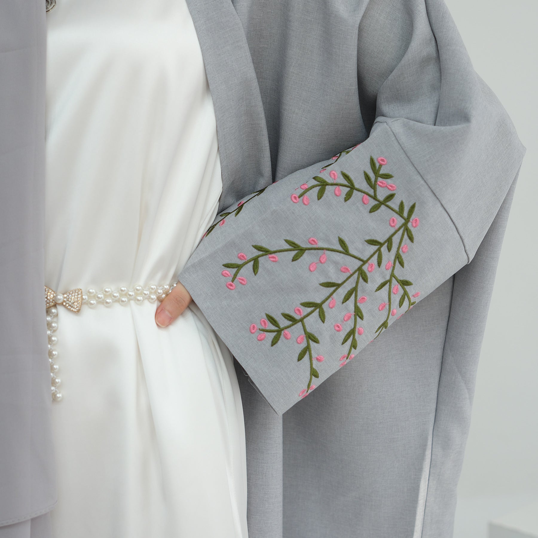LR790 AliExpress Dubai Middle East Türkiye Dubai Flower Embroidered Elegant Cardigan Robe - MinYang Fashion Apparel Accessory Manufacturer