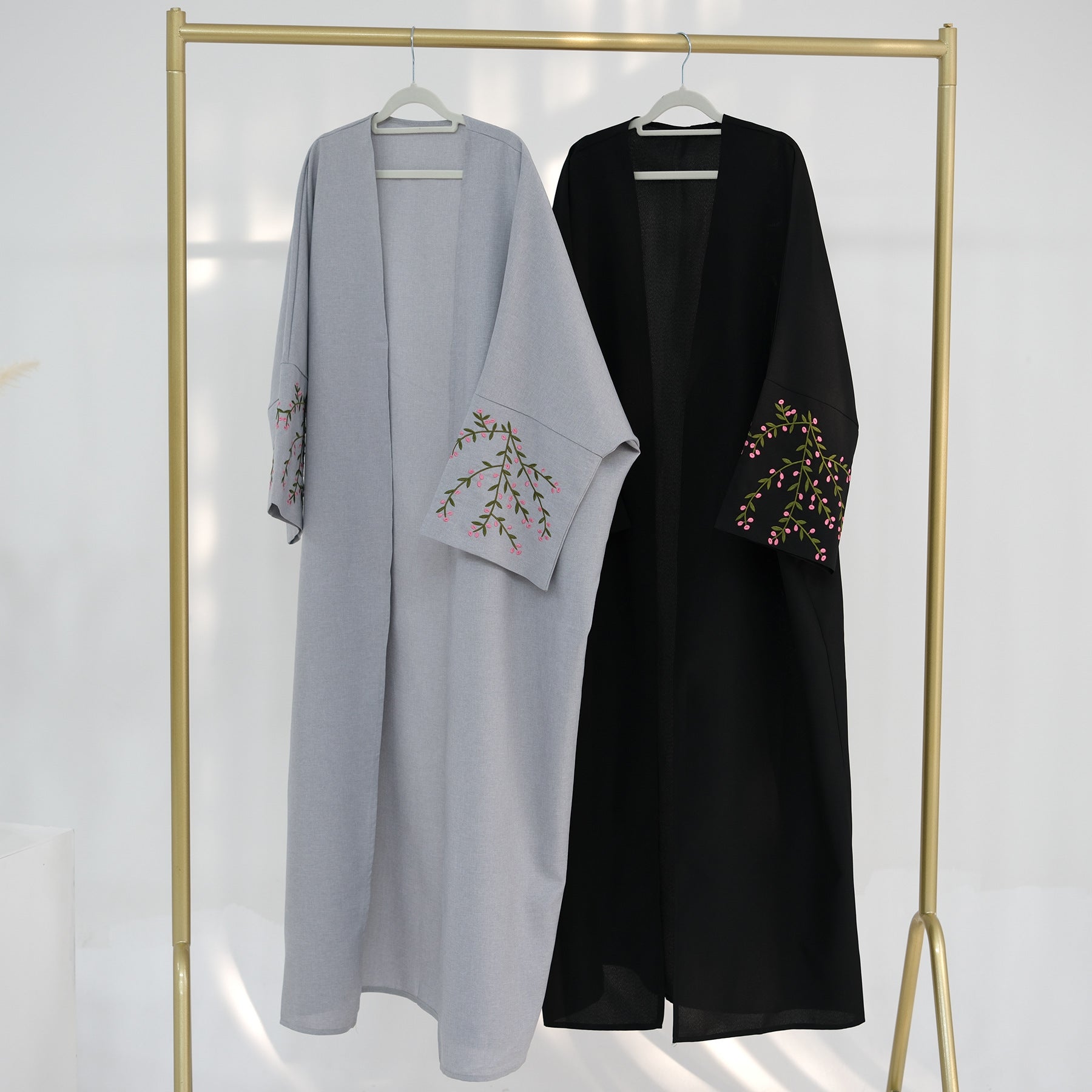 LR790 AliExpress Dubai Middle East Türkiye Dubai Flower Embroidered Elegant Cardigan Robe - MinYang Fashion Apparel Accessory Manufacturer
