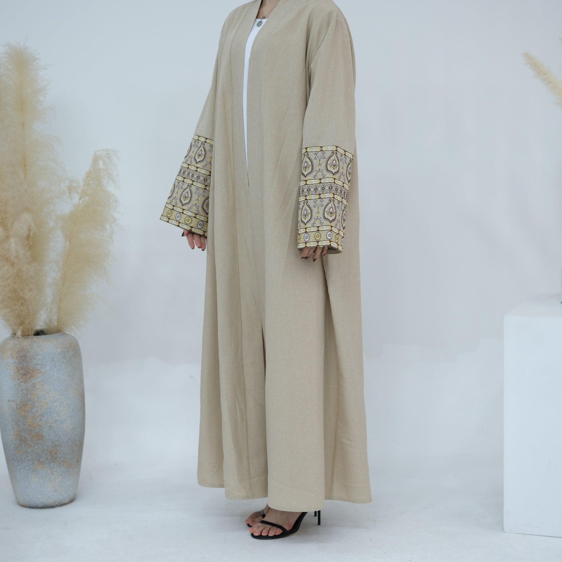 LR753 AliExpress Dubai Middle East Türkiye Dubai Beautifully Embroidered Elegant Cardigan Robe - MinYang Fashion Apparel Accessory Manufacturer