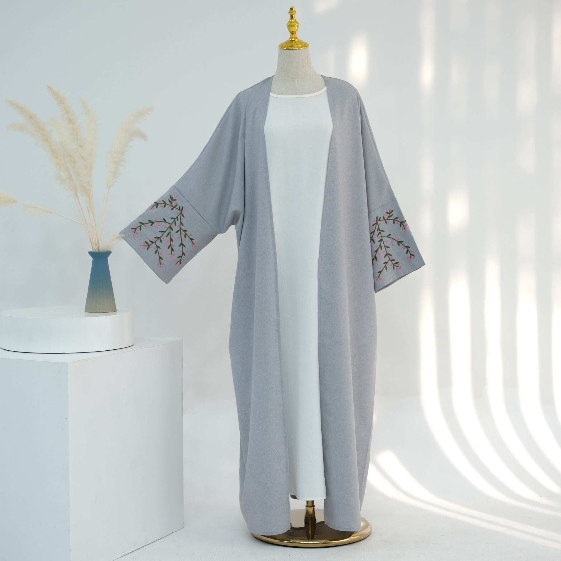 LR790 AliExpress Dubai Middle East Türkiye Dubai Flower Embroidered Elegant Cardigan Robe - MinYang Fashion Apparel Accessory Manufacturer