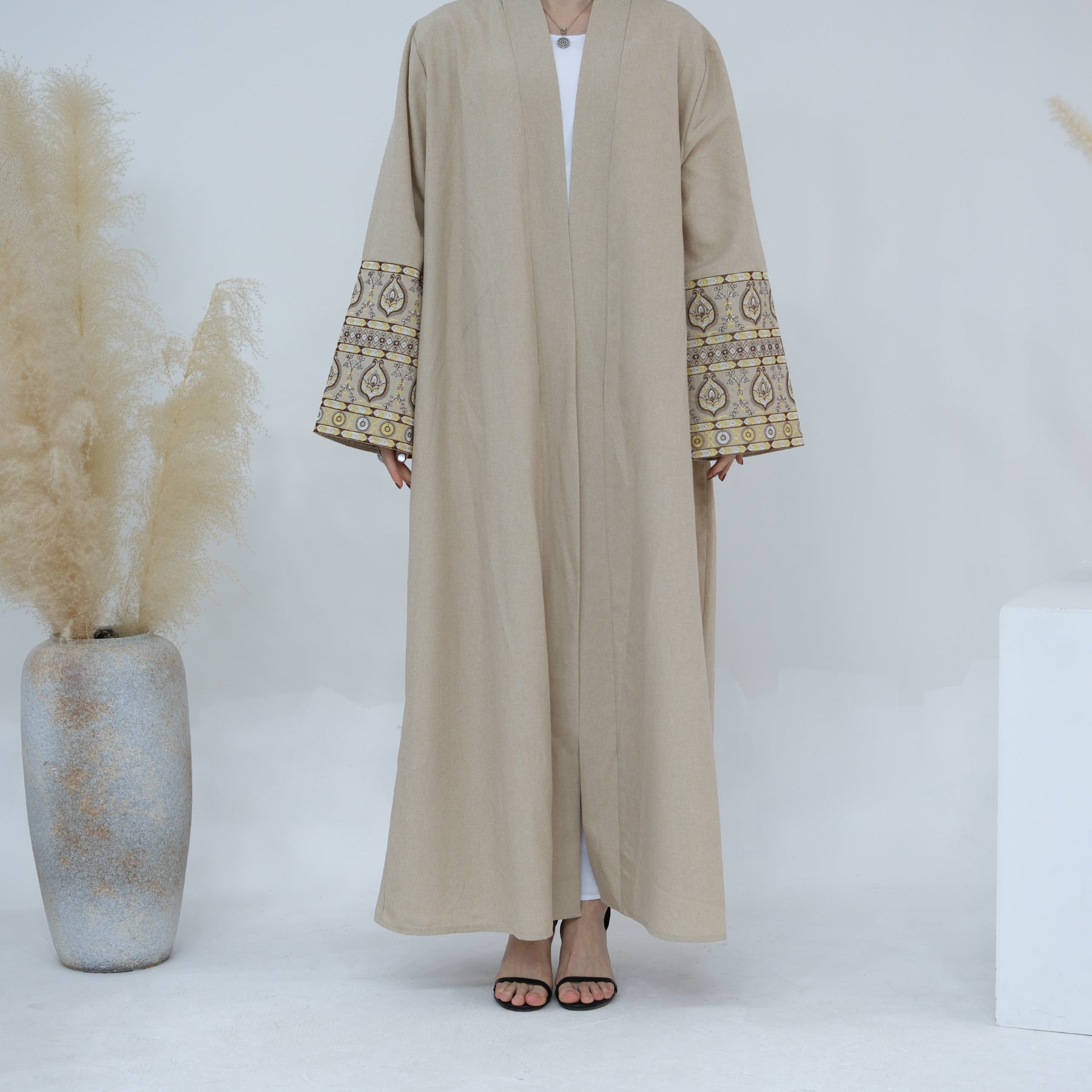 LR753 AliExpress Dubai Middle East Türkiye Dubai Beautifully Embroidered Elegant Cardigan Robe - MinYang Fashion Apparel Accessory Manufacturer
