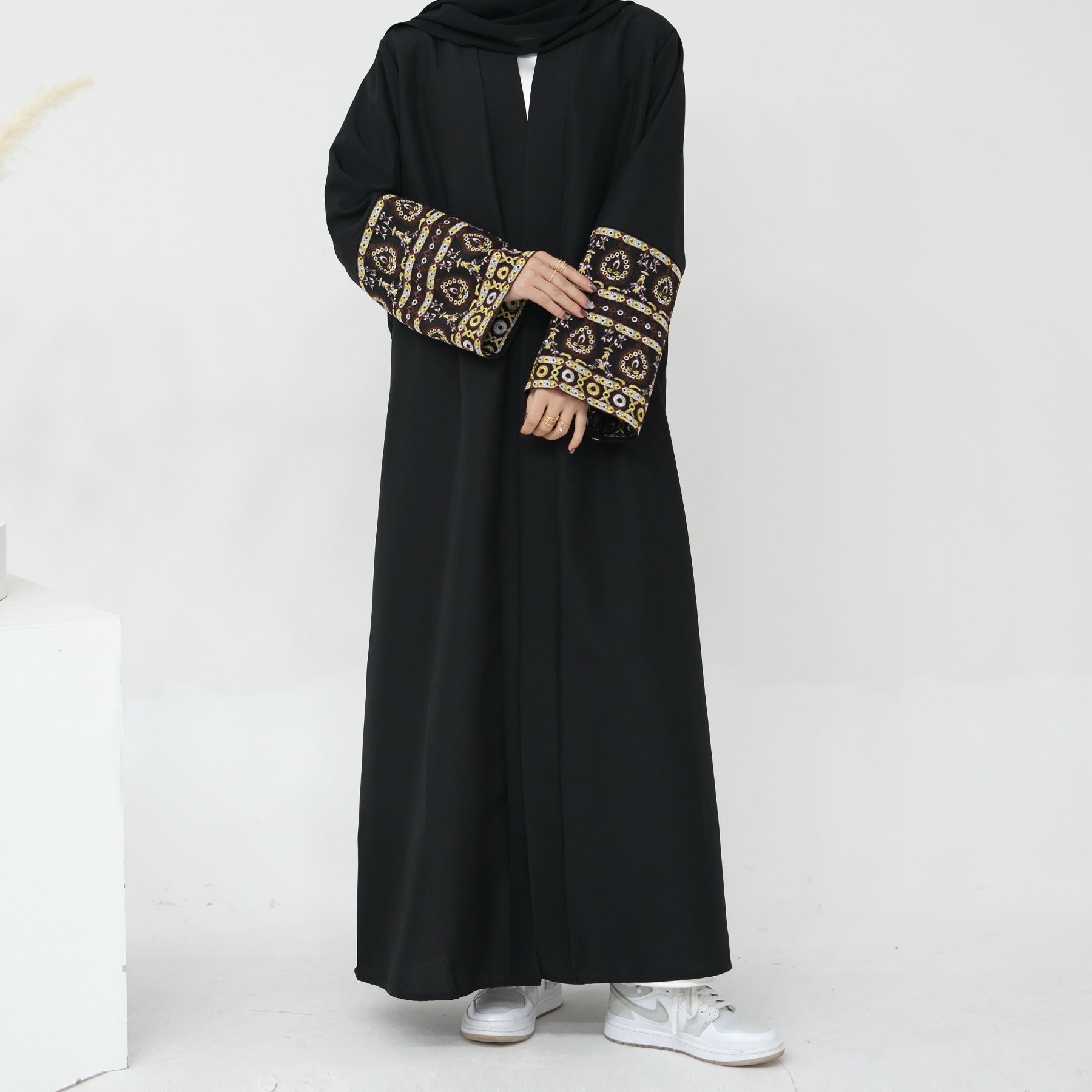 LR753 AliExpress Dubai Middle East Türkiye Dubai Beautifully Embroidered Elegant Cardigan Robe - MinYang Fashion Apparel Accessory Manufacturer