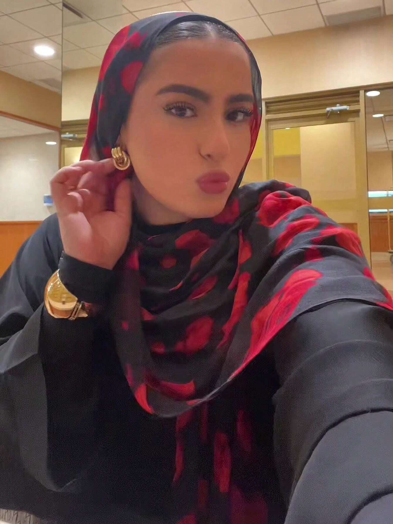 MYM16 Bufanda/hijab con estampado de flores rojas modal