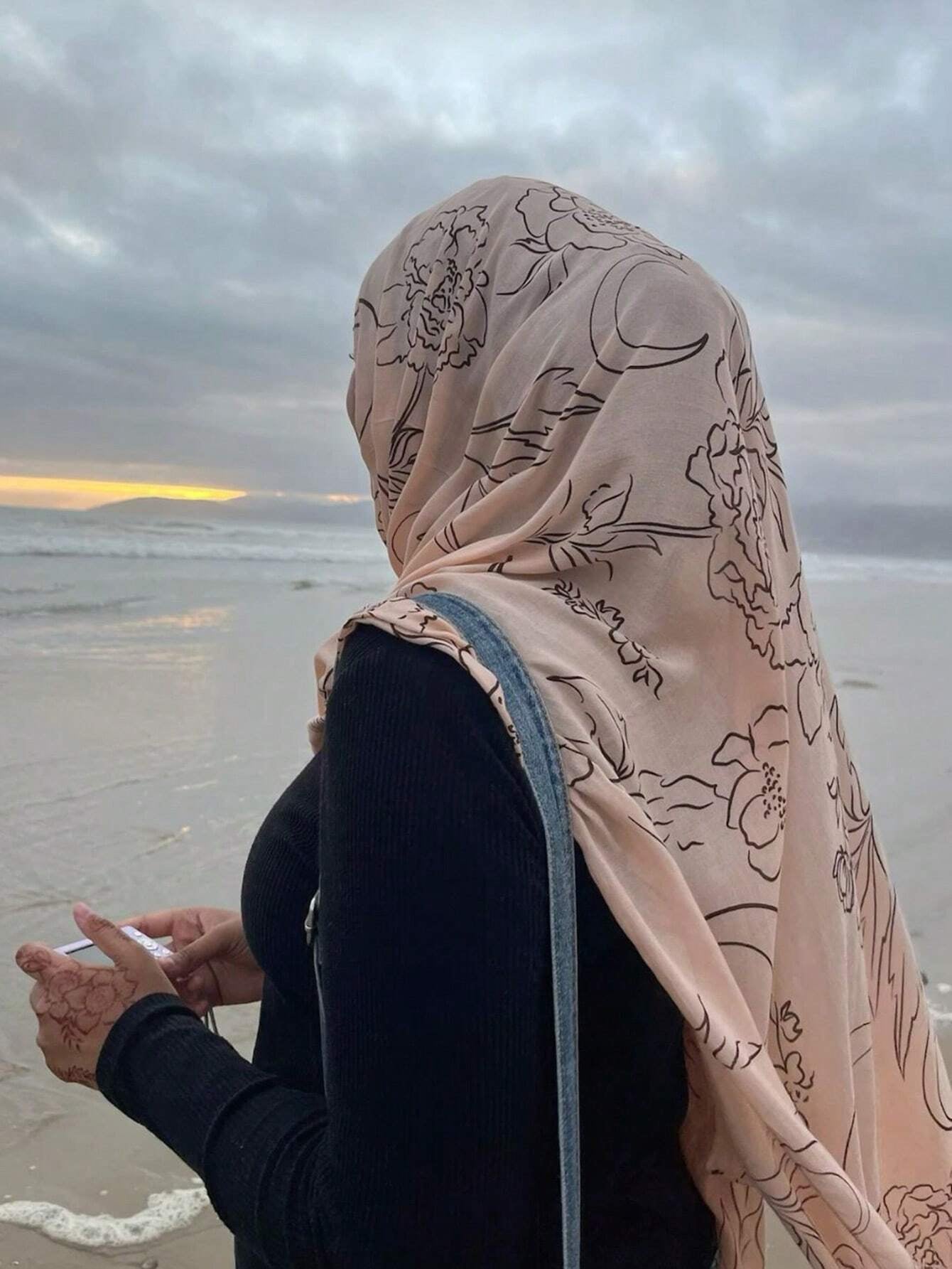 MYM13 Bufanda/hijab con estampado de flores grandes en color rosa modal