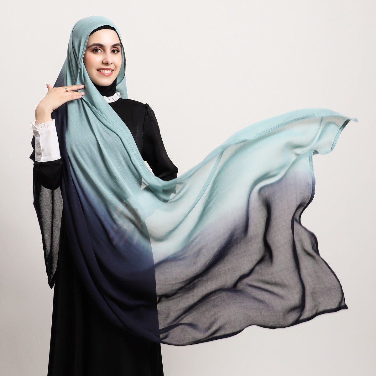 YZ233 Berkualiti tinggi modal tepi lebar nipis warna kecerunan yang dilukis dengan tangan selendang panjang selendang selendang bernafas selendang tudung