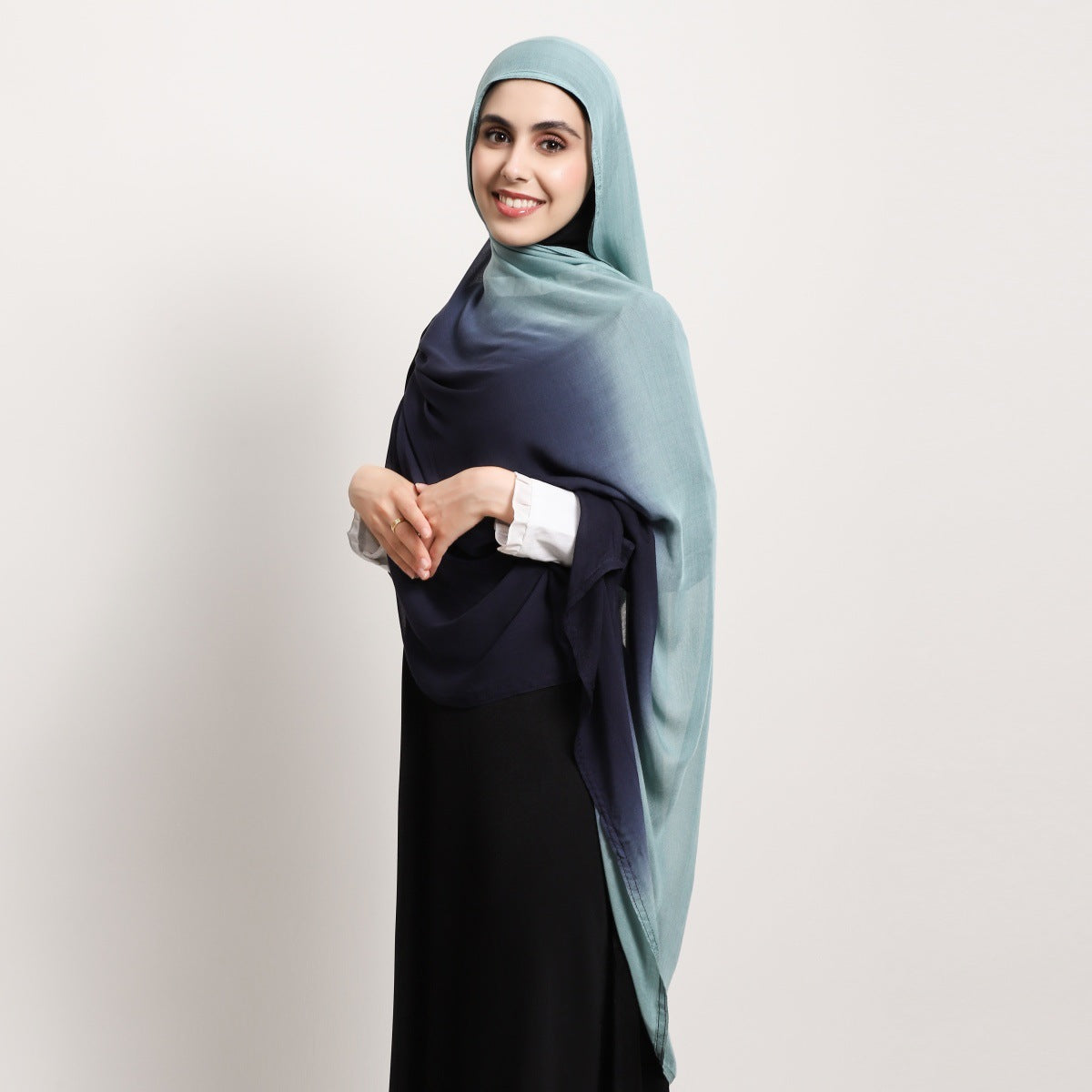 YZ233 Berkualiti tinggi modal tepi lebar nipis warna kecerunan yang dilukis dengan tangan selendang panjang selendang selendang bernafas selendang tudung