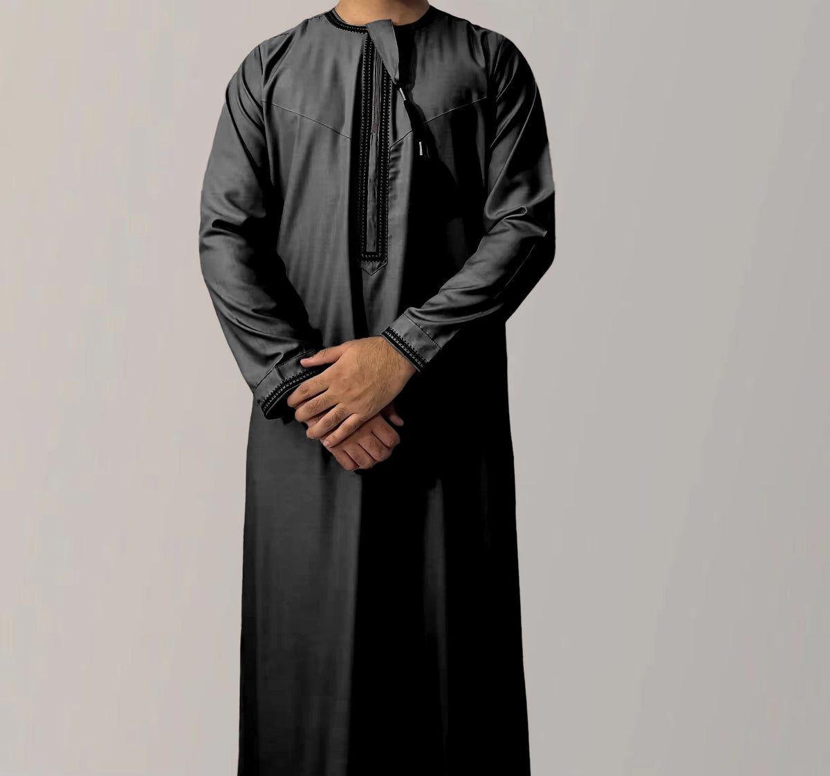 FN49-31 Solid color round neck embroidered men's robe - MinYang Fashion Apparel Accessory Manufacturer