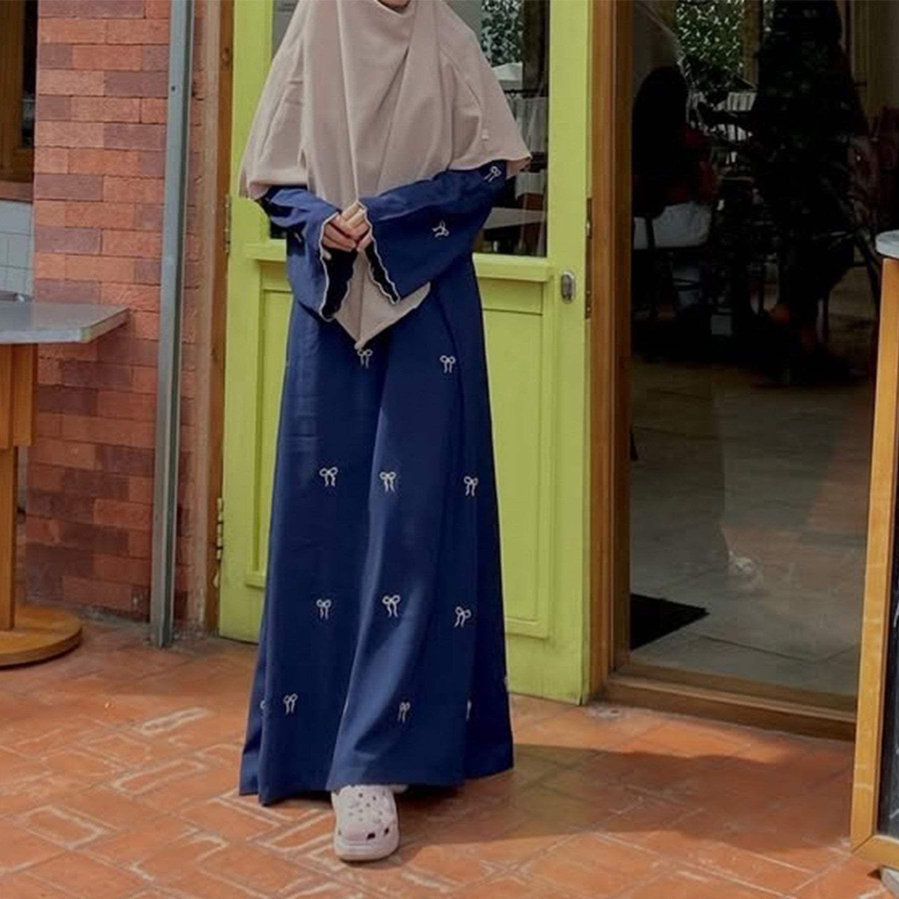LR1000 Bow embroidered dress