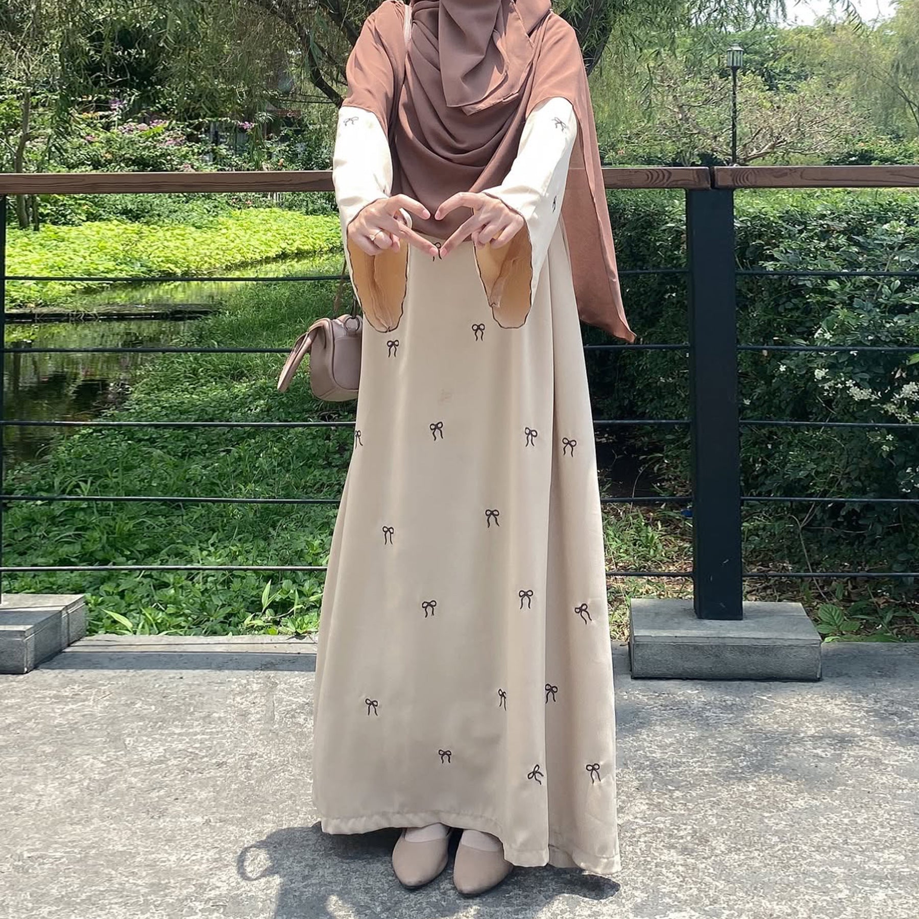 LR1000 Bow embroidered dress