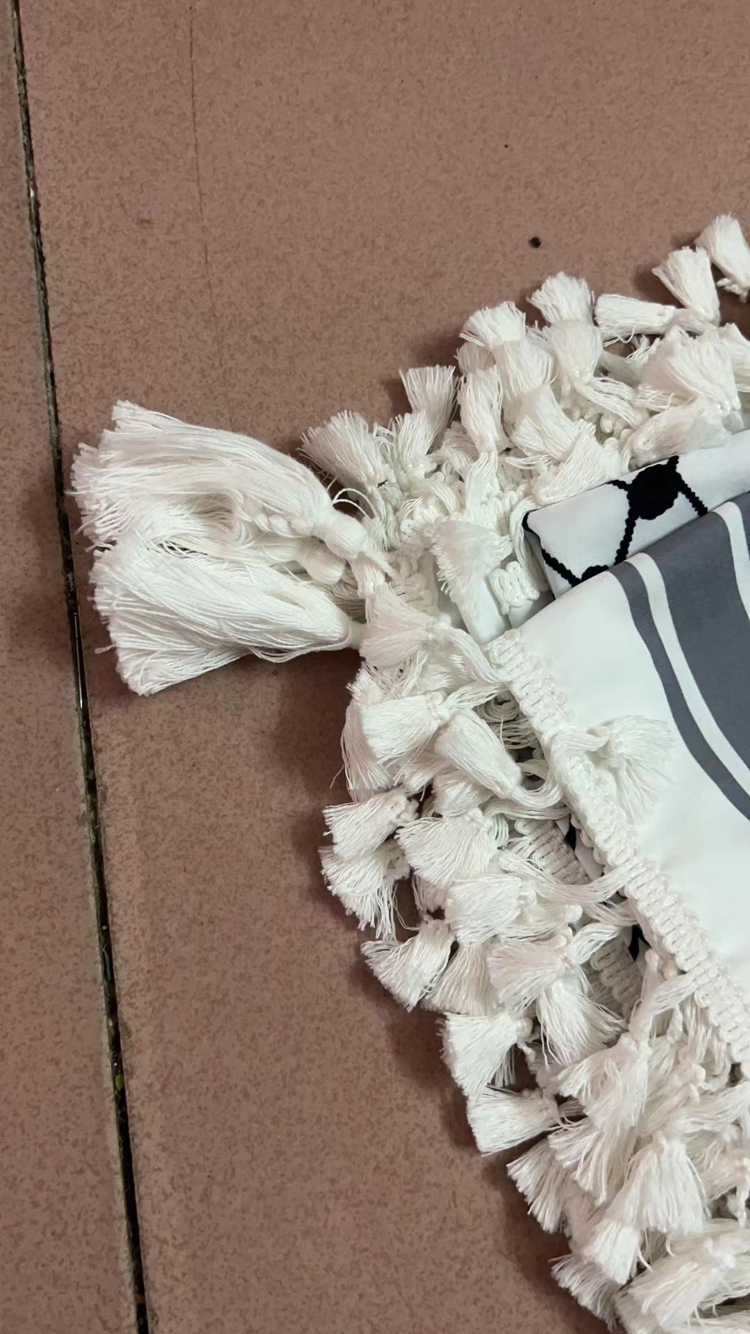 YJY 125*125cm Four-sided tassel square scarf