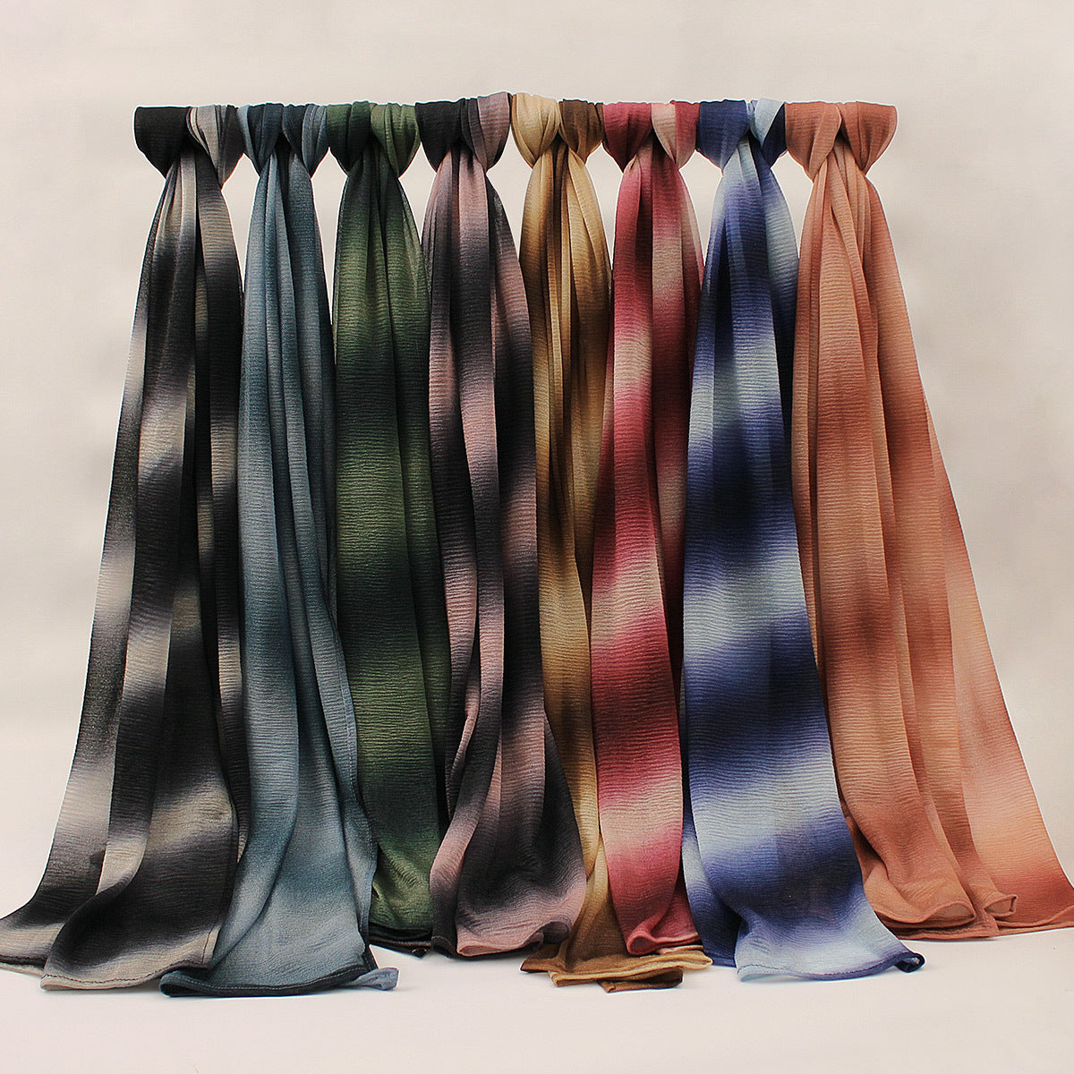 Z0A70006  Striped gradient pleated scarf - MOQ:2