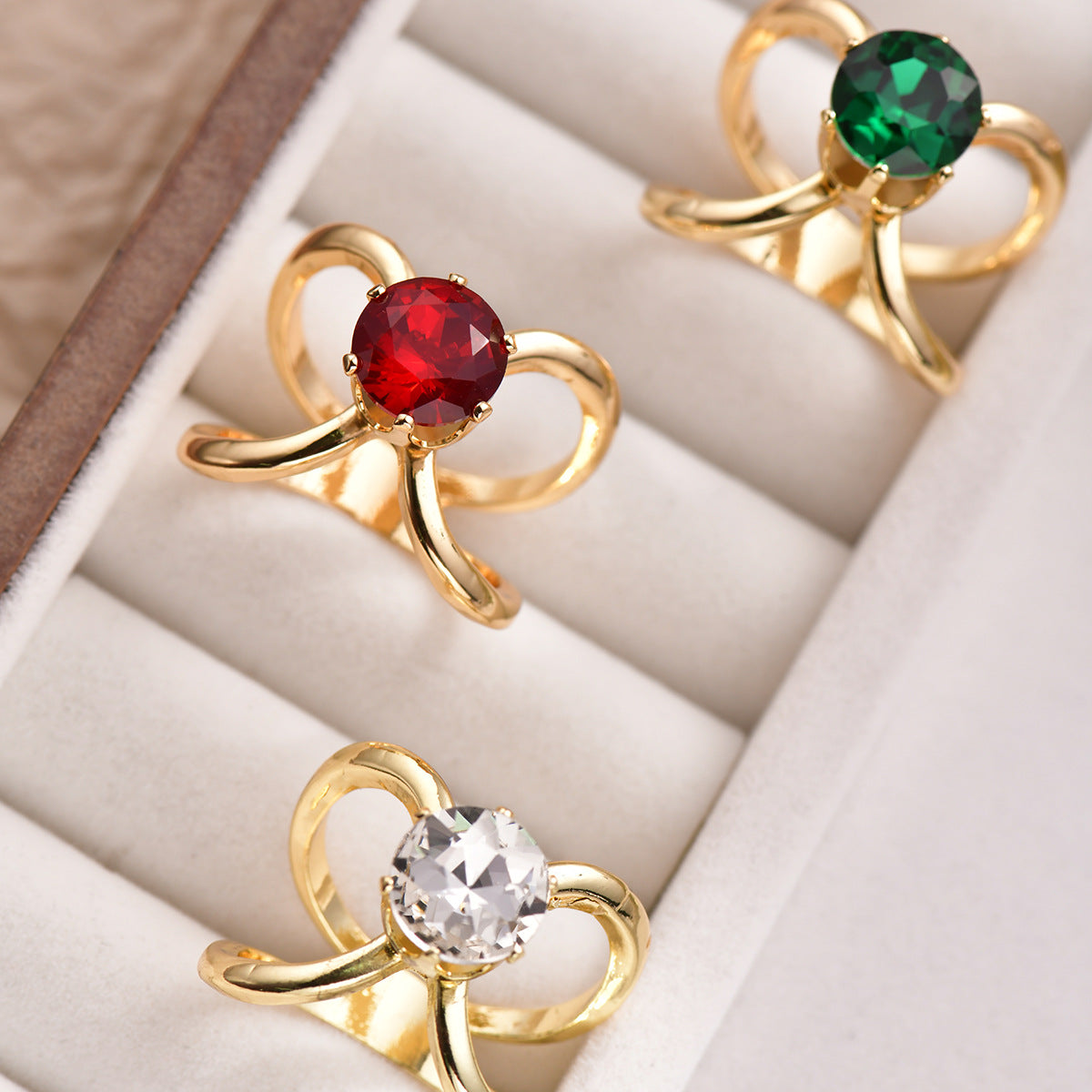 DD0009  Glass Crystal Bow Alloy Scarf Buckle