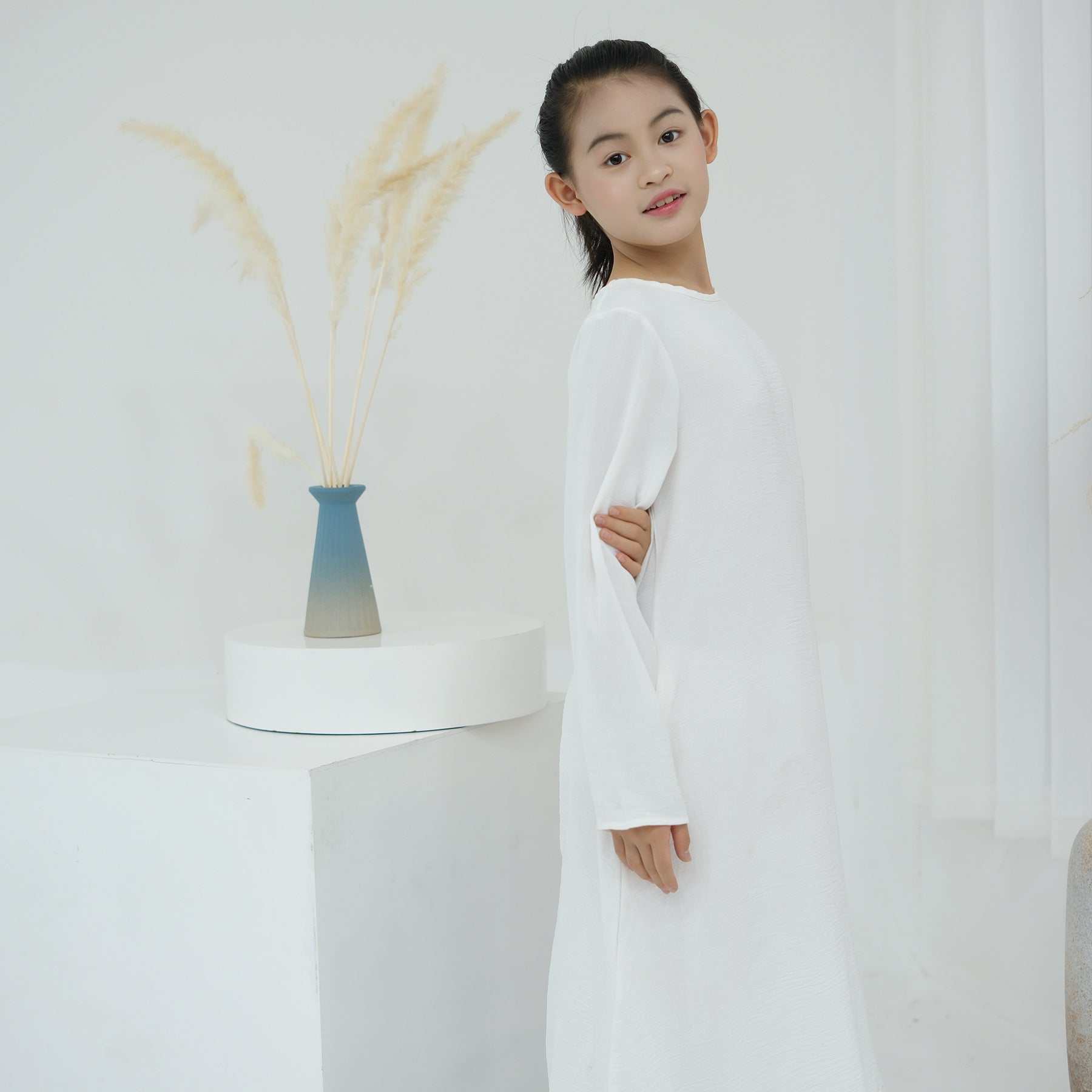 LR782 Abaya para niños con borlas bellamente bordadas BABY ABAYA abaya