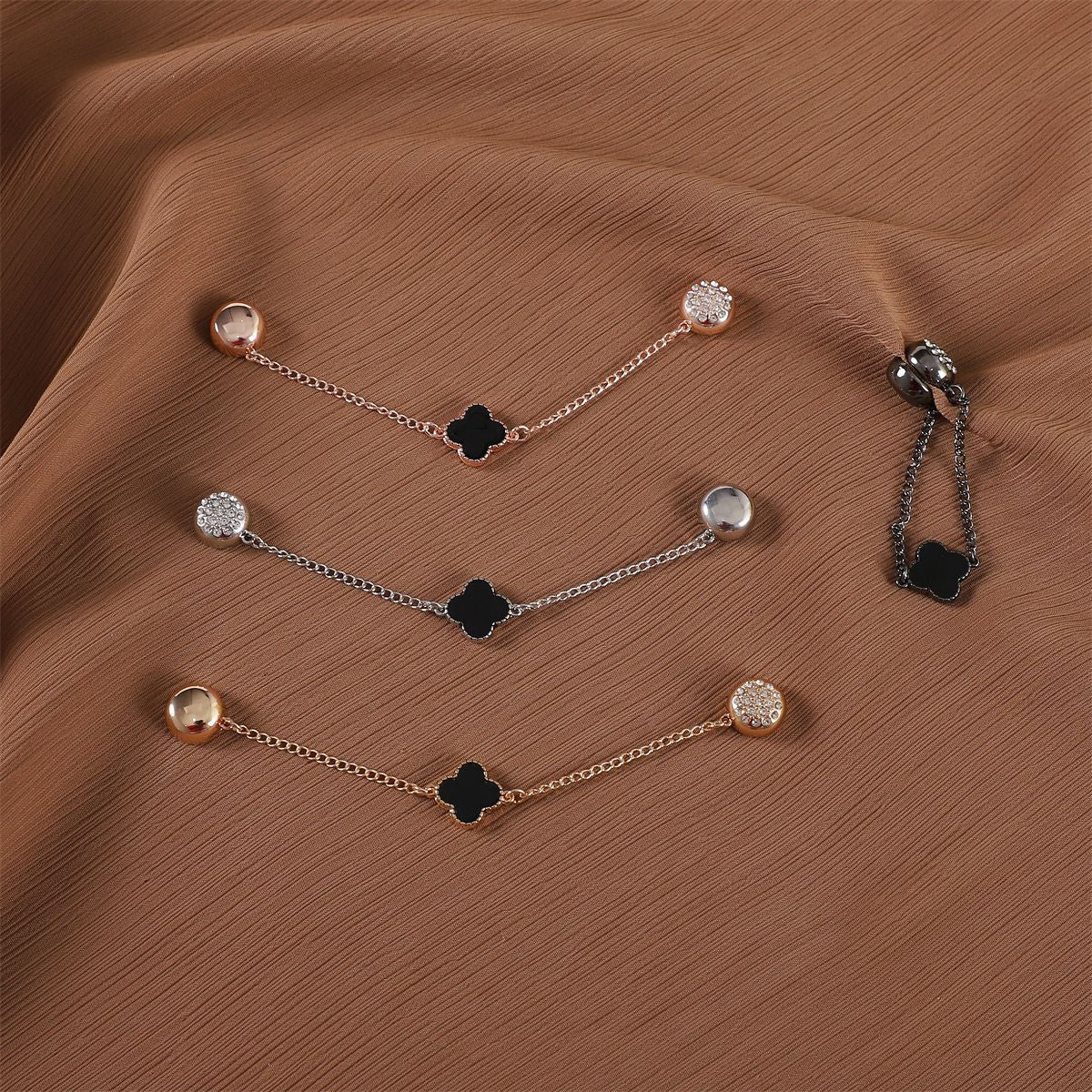 SP60 four-leaf clover chain magnetic buckle  hijab pins  Pins