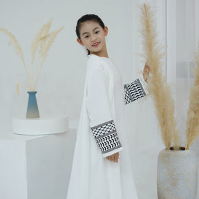 LR782 Abaya para niños con borlas bellamente bordadas BABY ABAYA abaya