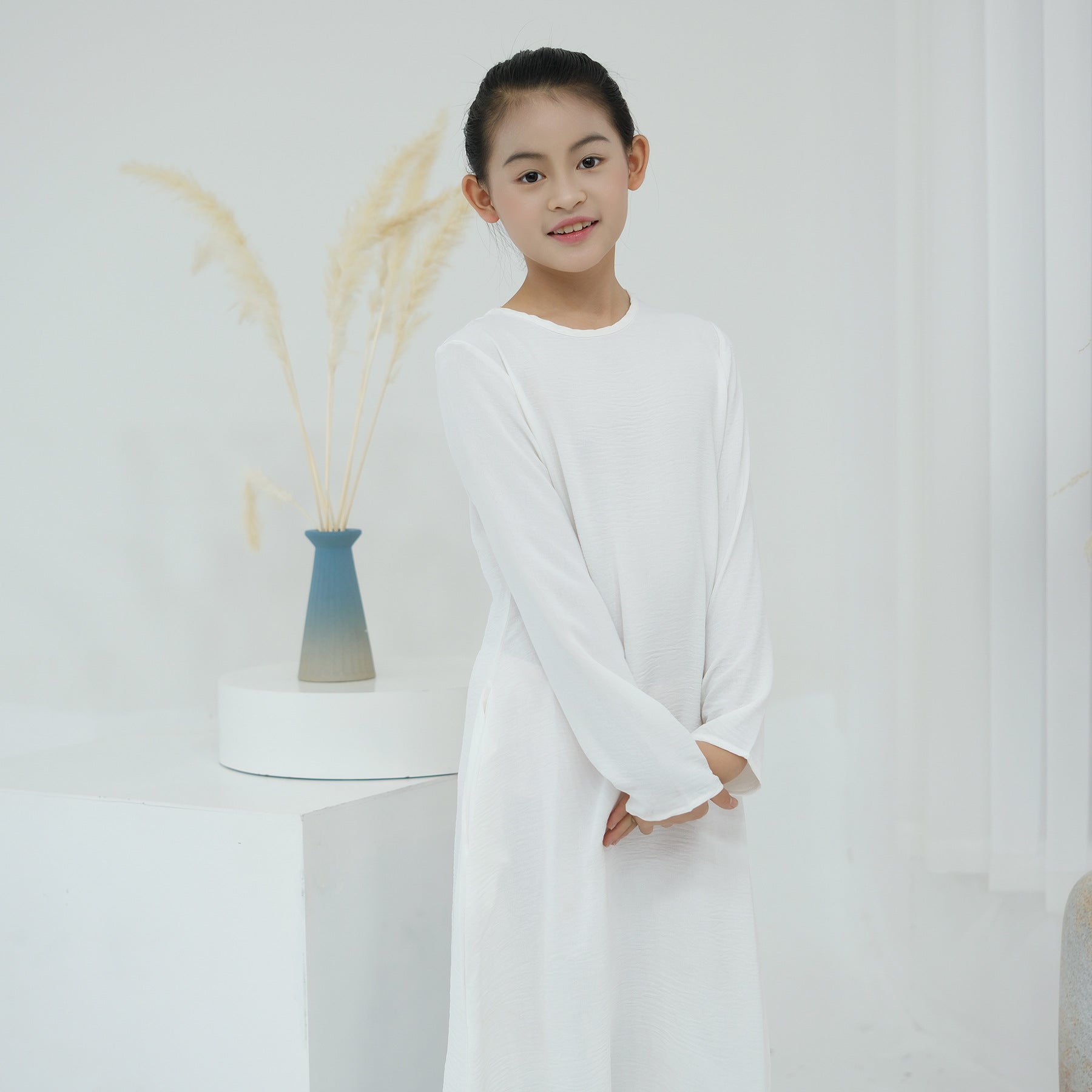 LR782 Abaya para niños con borlas bellamente bordadas BABY ABAYA abaya