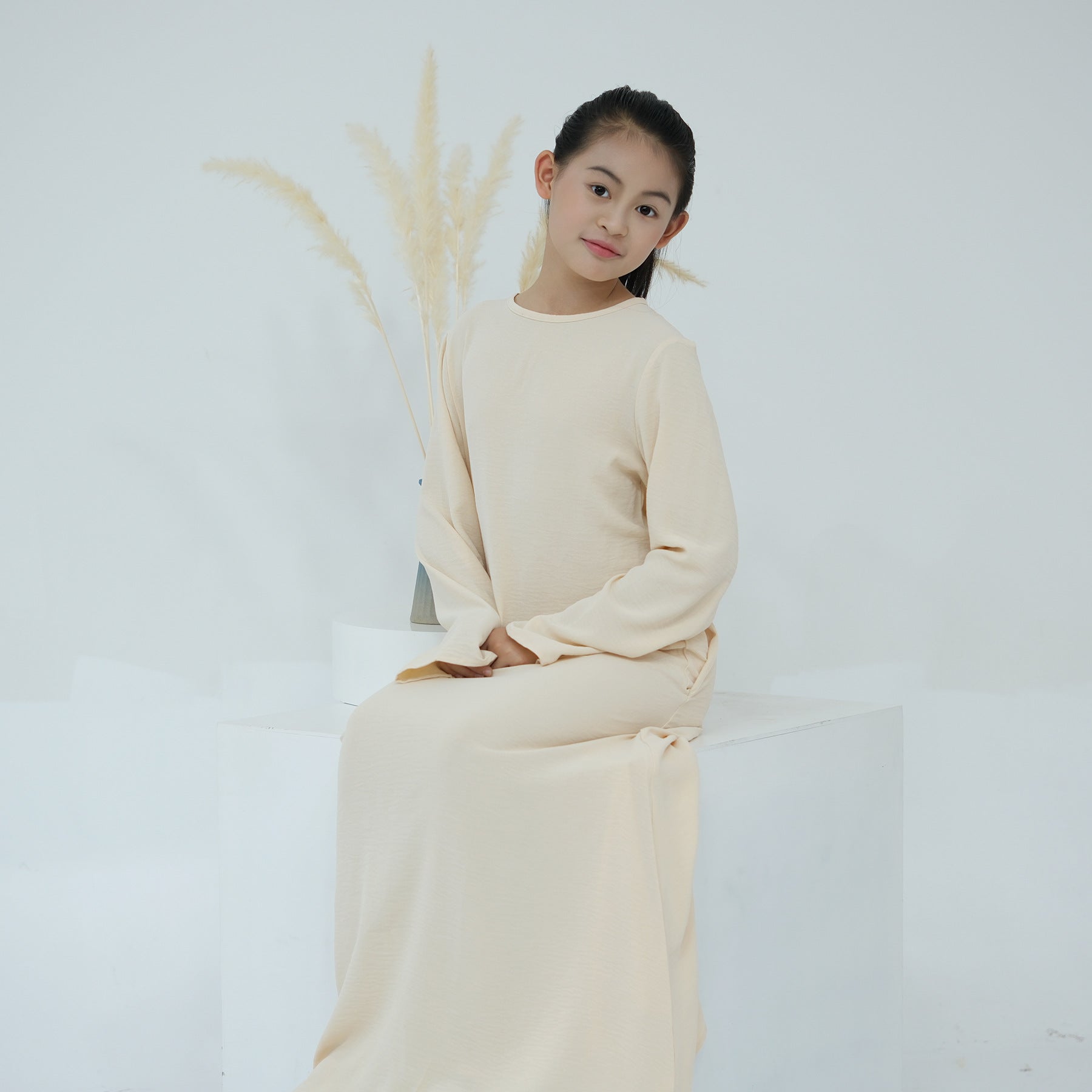 LR782 Abaya para niños con borlas bellamente bordadas BABY ABAYA abaya