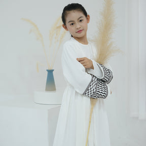 LR782 Abaya para niños con borlas bellamente bordadas BABY ABAYA abaya