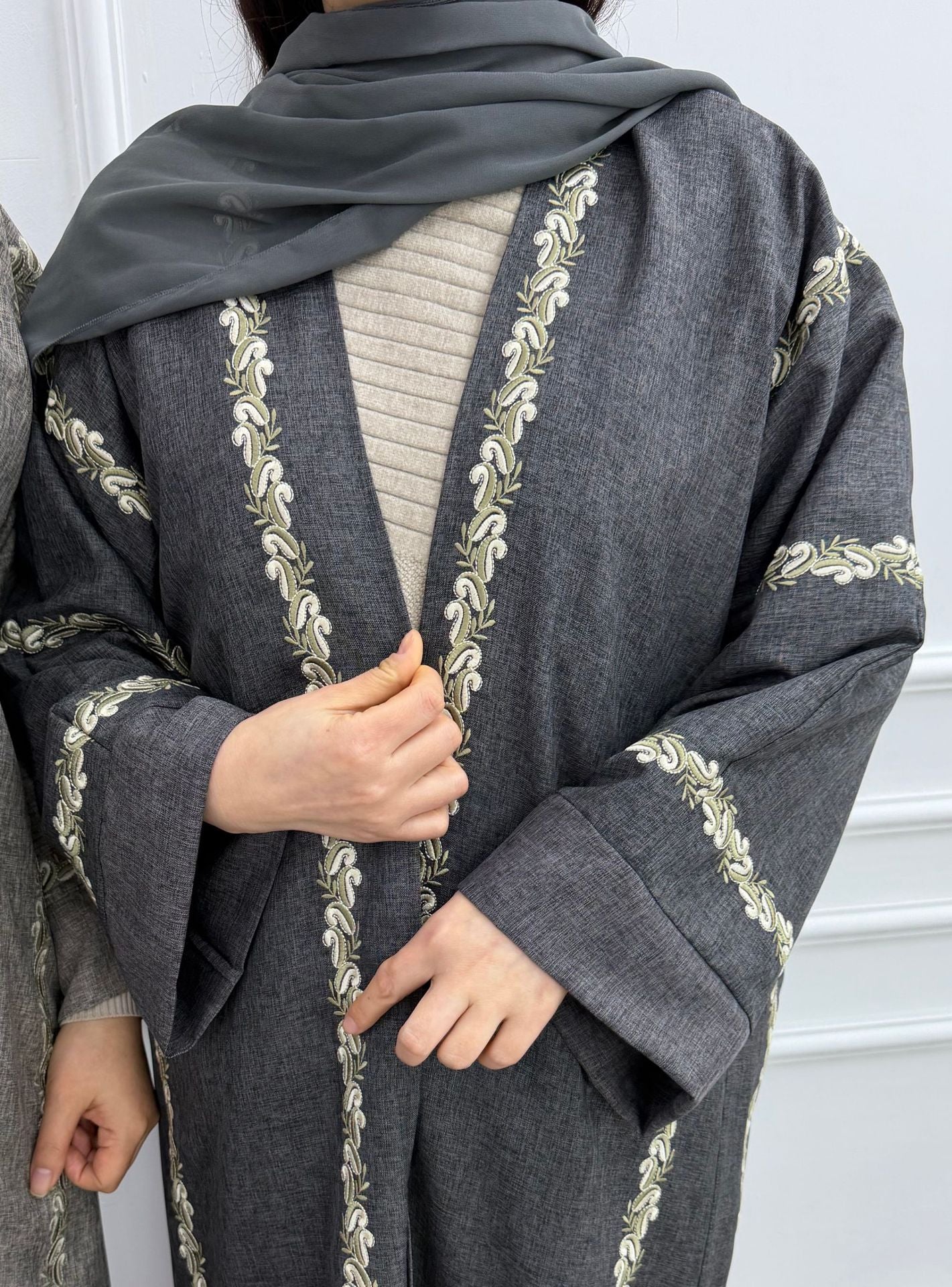 LR1153  Exquisite plus size embroidered cardigan