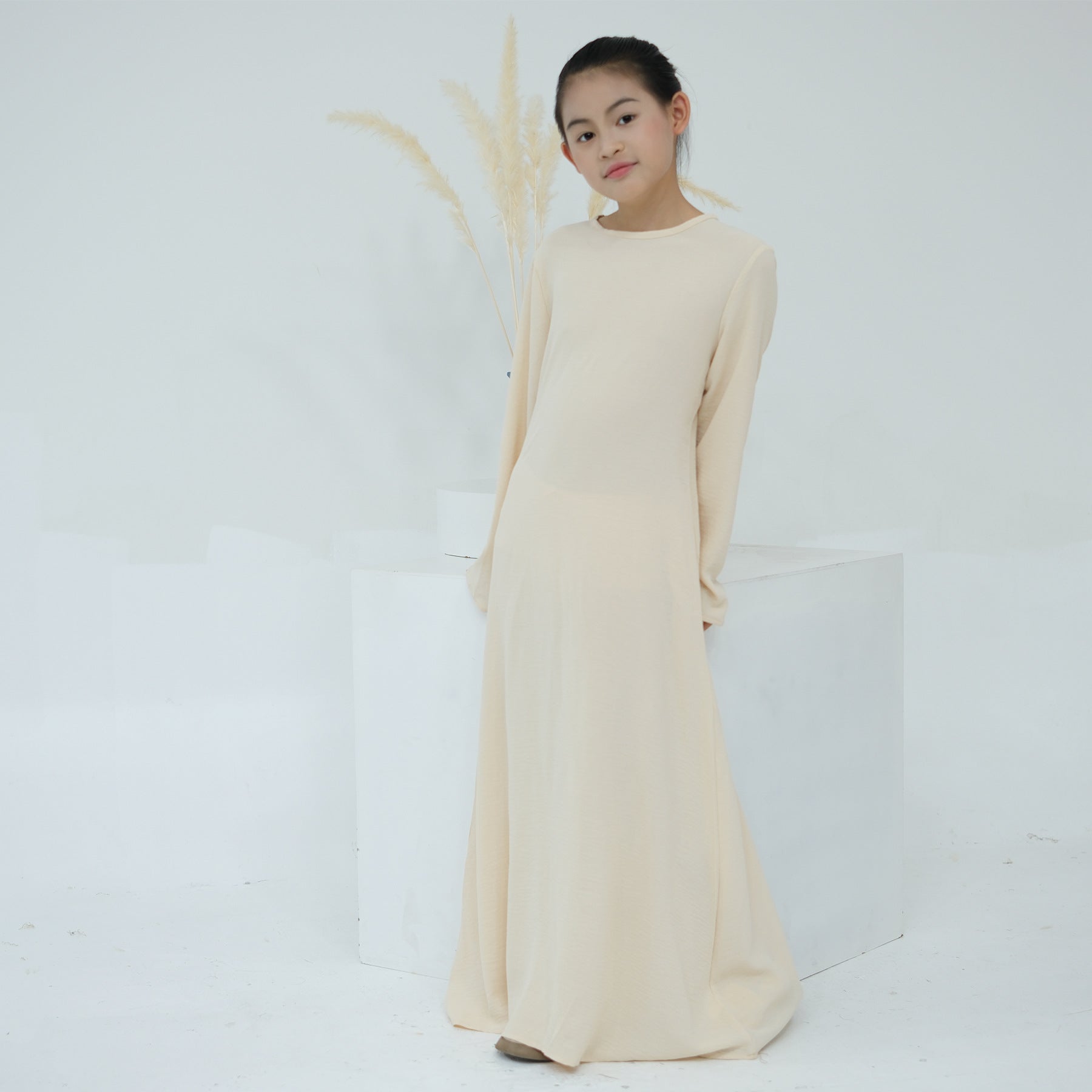 LR782 Abaya para niños con borlas bellamente bordadas BABY ABAYA abaya