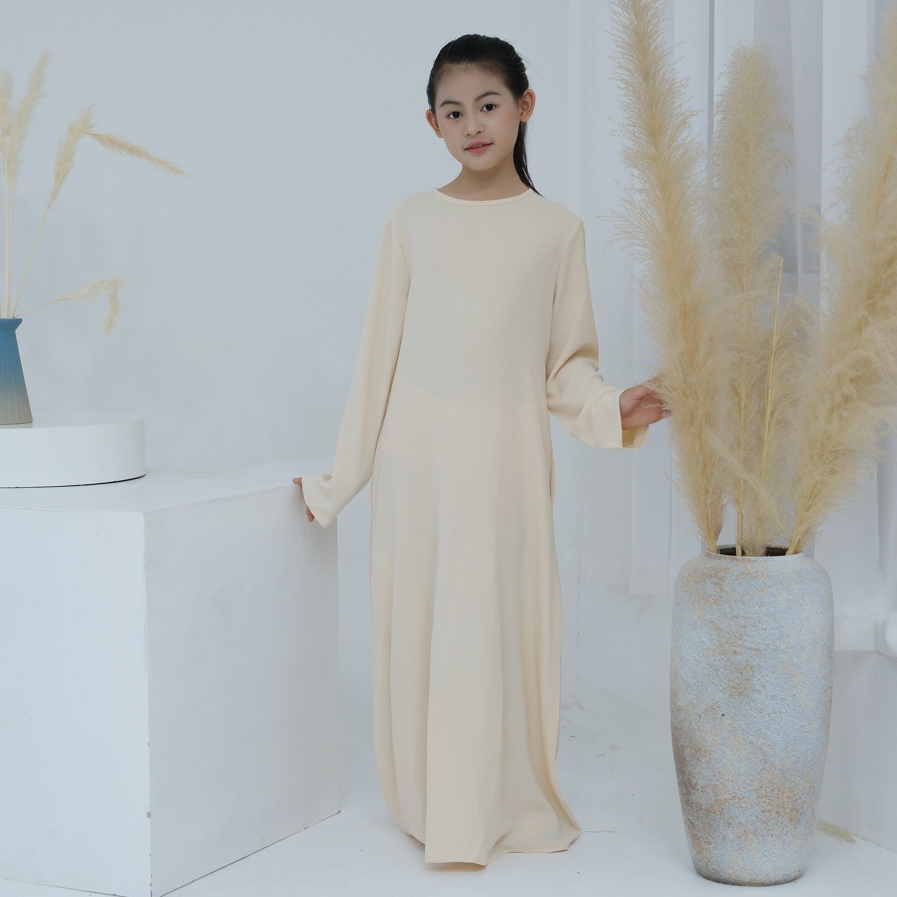 LR782 Abaya para niños con borlas bellamente bordadas BABY ABAYA abaya