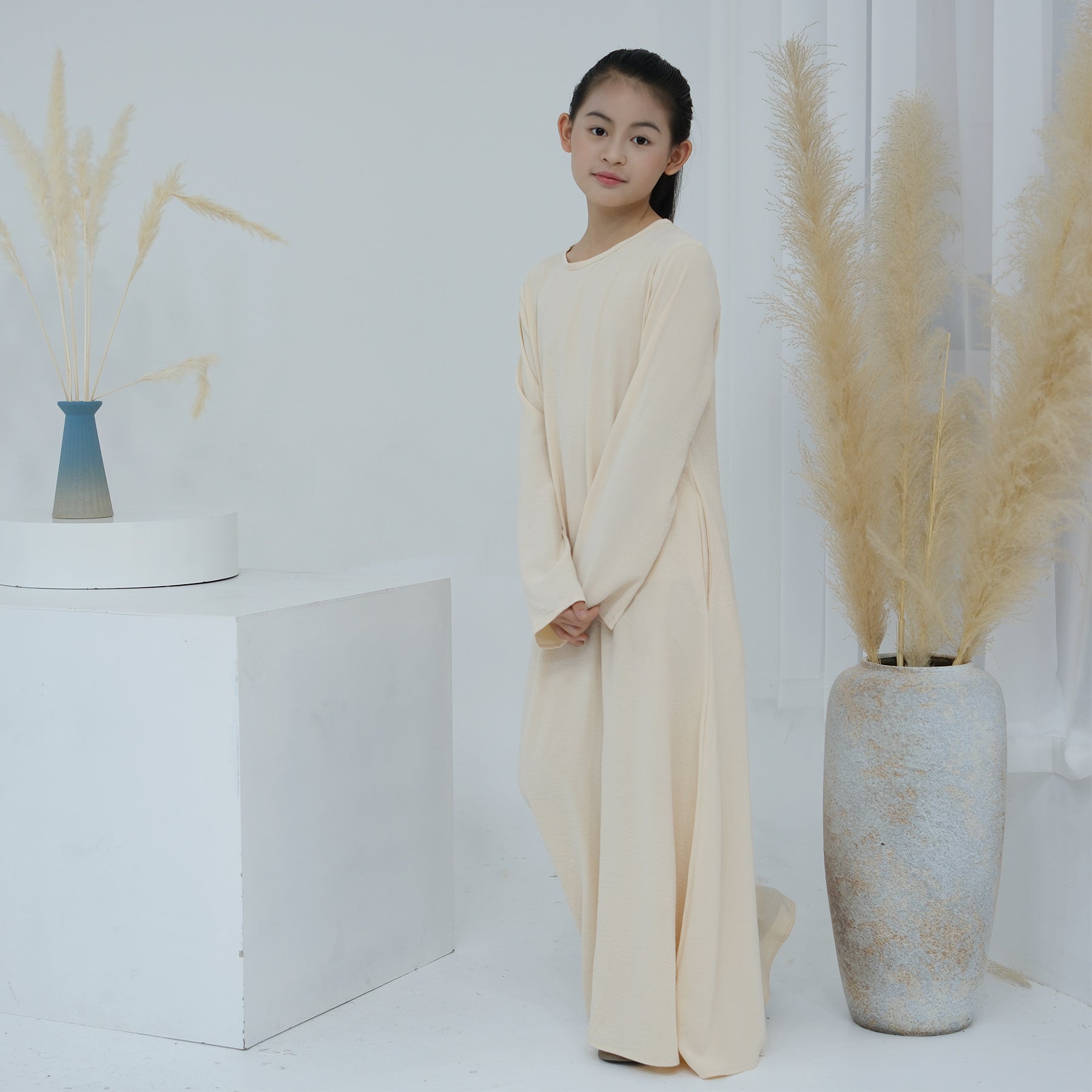 LR782 Abaya para niños con borlas bellamente bordadas BABY ABAYA abaya