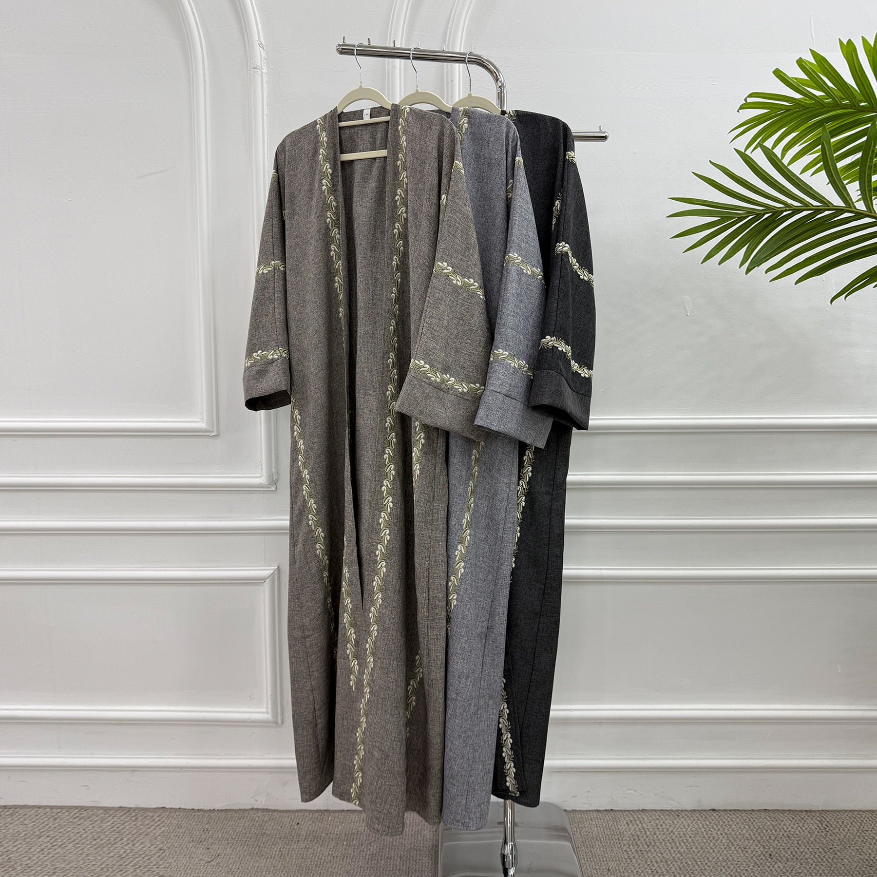LR1153  Exquisite plus size embroidered cardigan