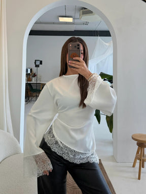 B3788  Round Neck Plain Long Sleeve Irregular Hem Lace Trim Base Layer Top