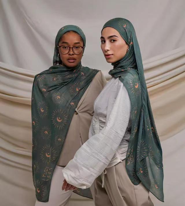 MYR002  Printed Modal Hijab – Elegantly Styled on Model