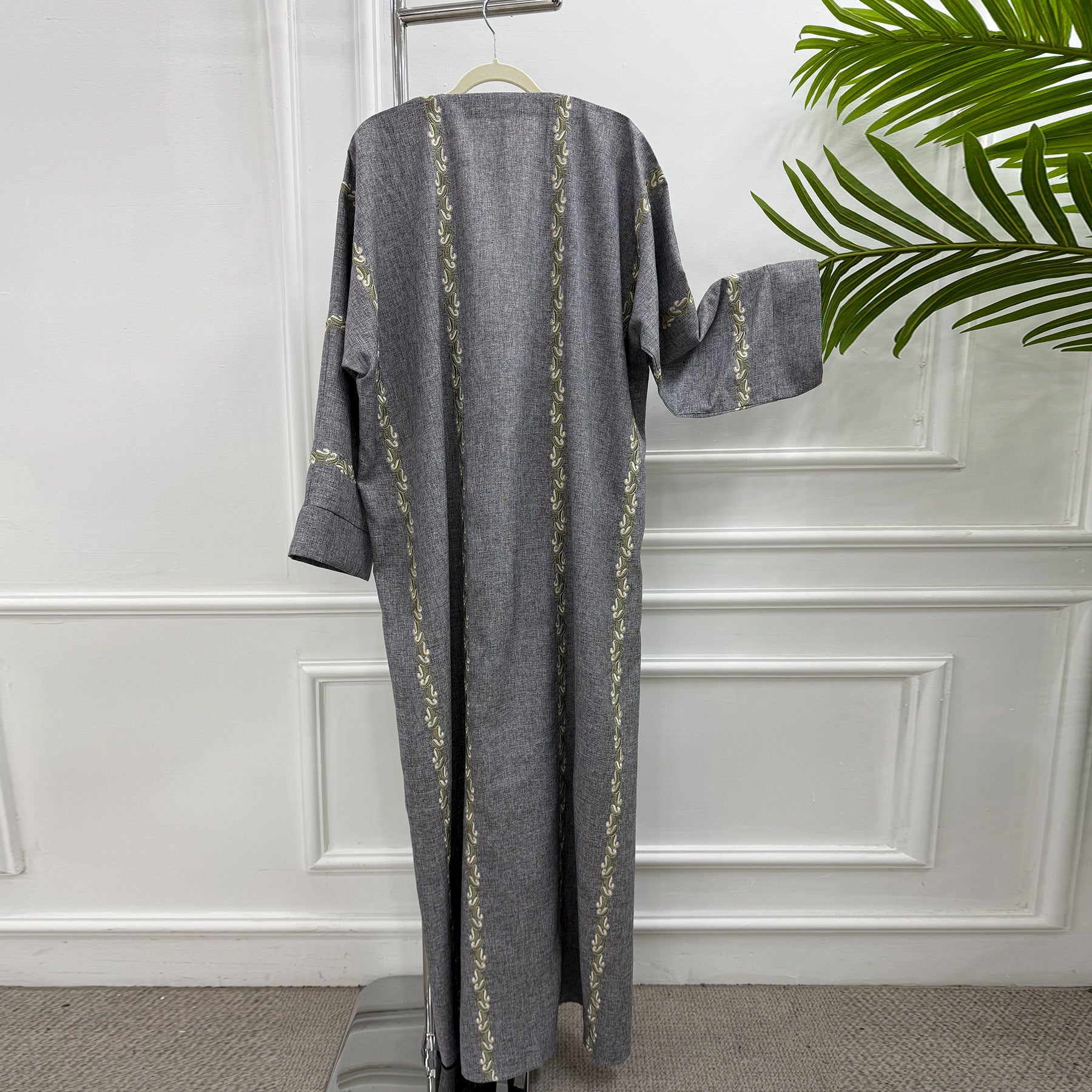 LR1153  Exquisite plus size embroidered cardigan