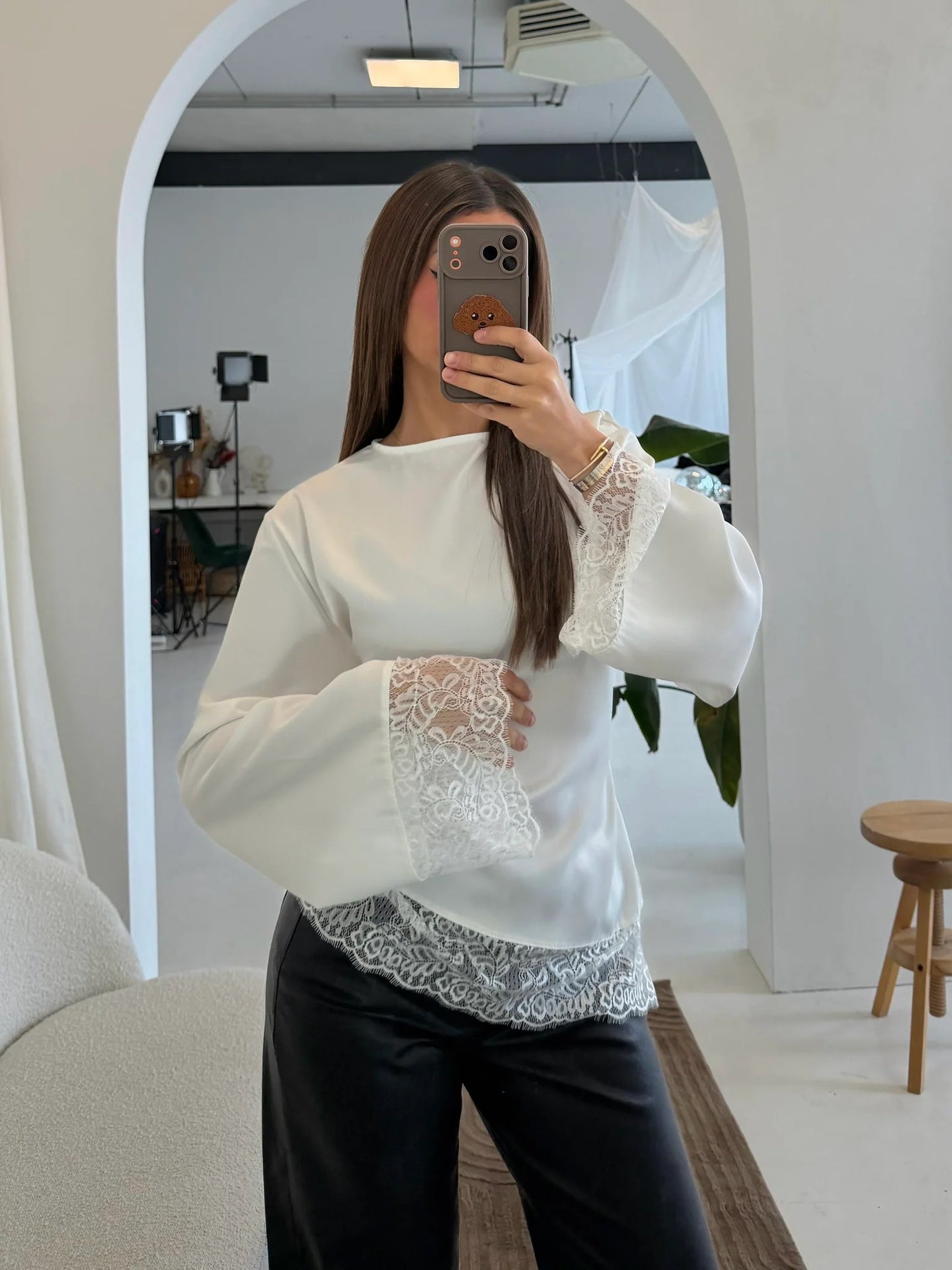 B3788  Round Neck Plain Long Sleeve Irregular Hem Lace Trim Base Layer Top