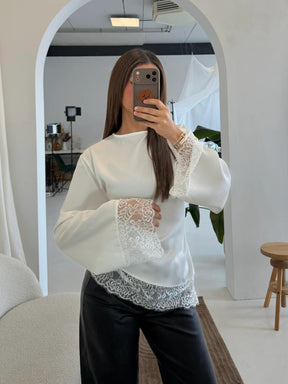 B3788  Round Neck Plain Long Sleeve Irregular Hem Lace Trim Base Layer Top