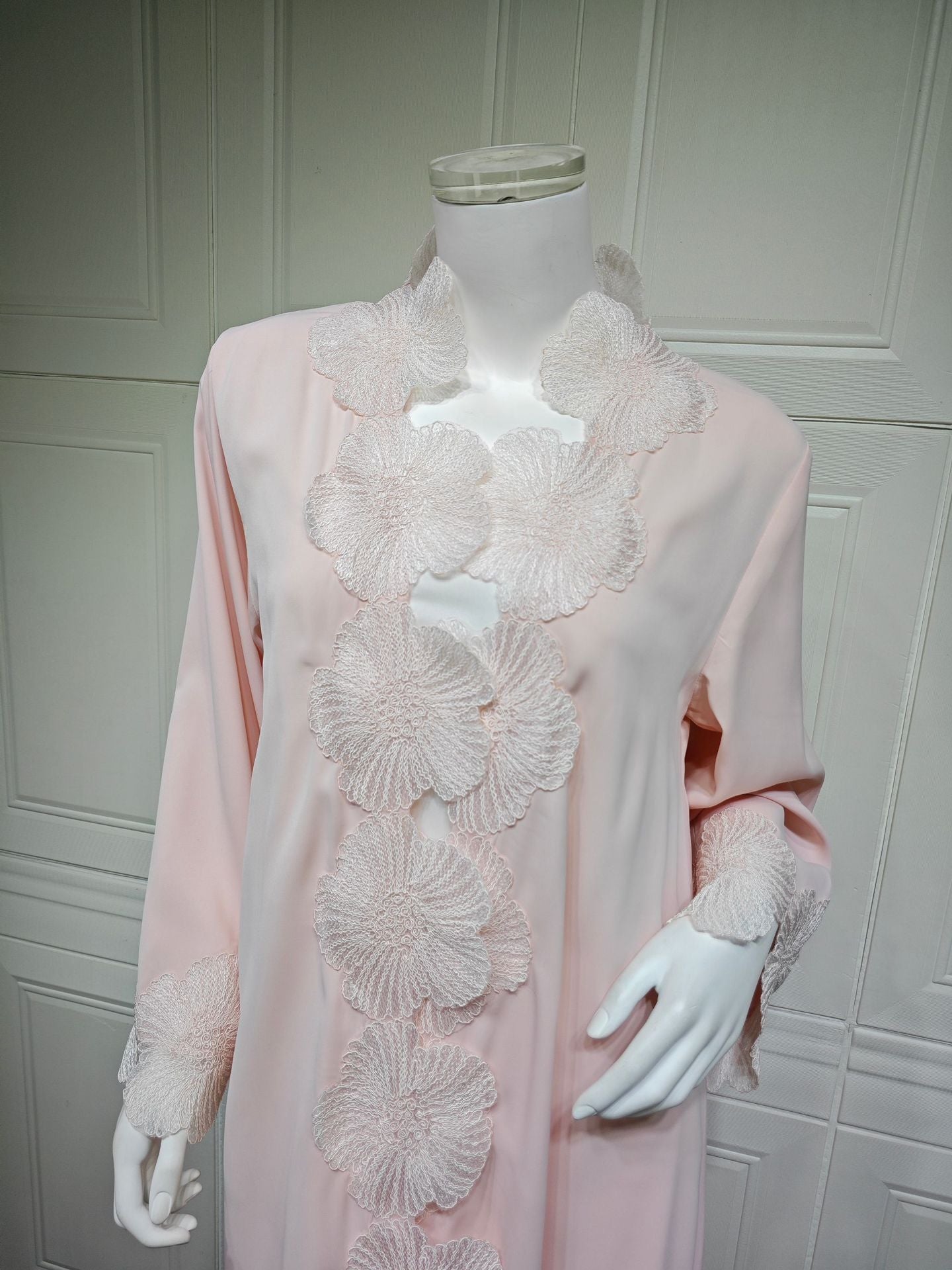 MQ242  Elegant Floral Appliqué Cardigan Abaya for Women