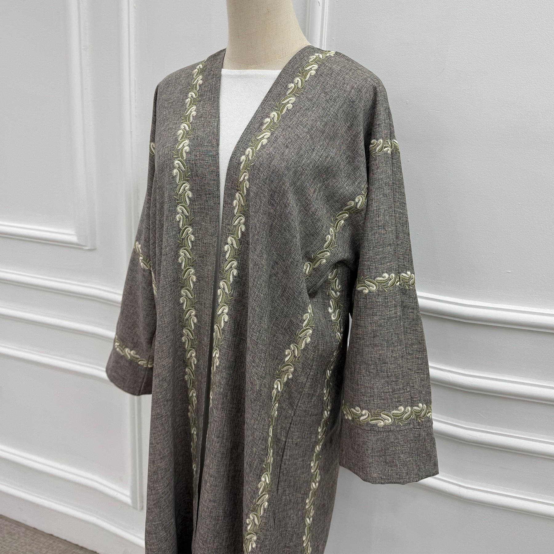 LR1153  Exquisite plus size embroidered cardigan