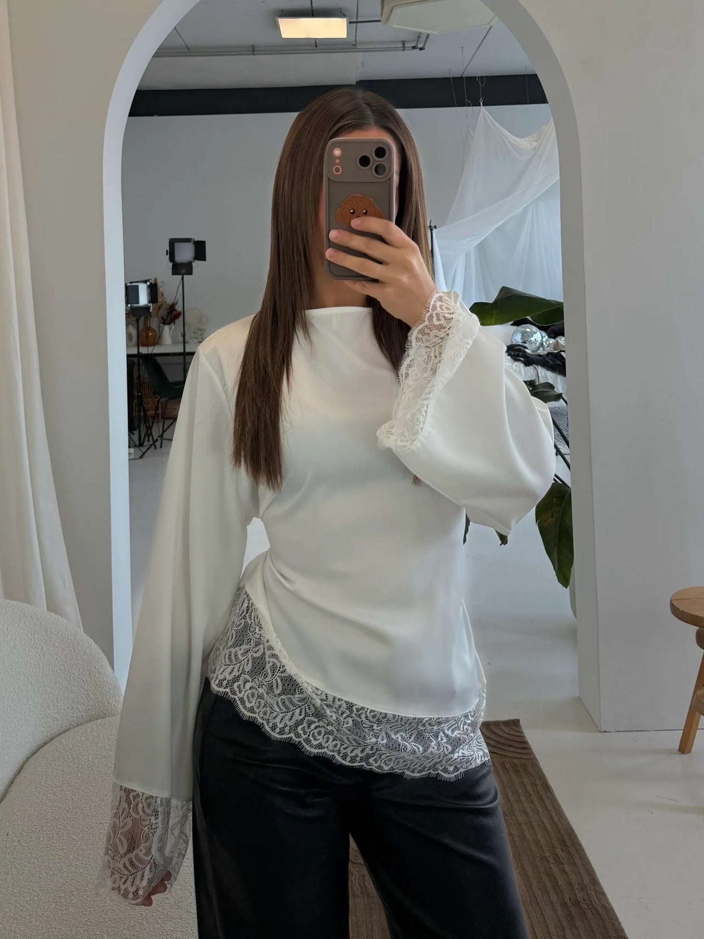 B3788  Round Neck Plain Long Sleeve Irregular Hem Lace Trim Base Layer Top