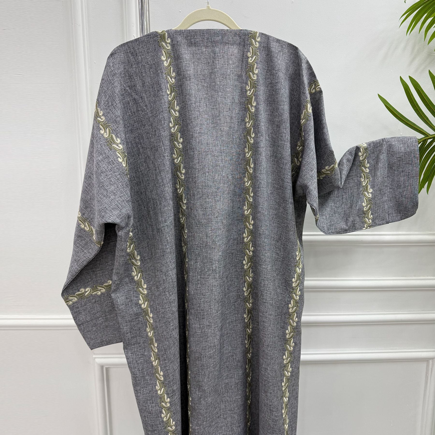 LR1153  Exquisite plus size embroidered cardigan