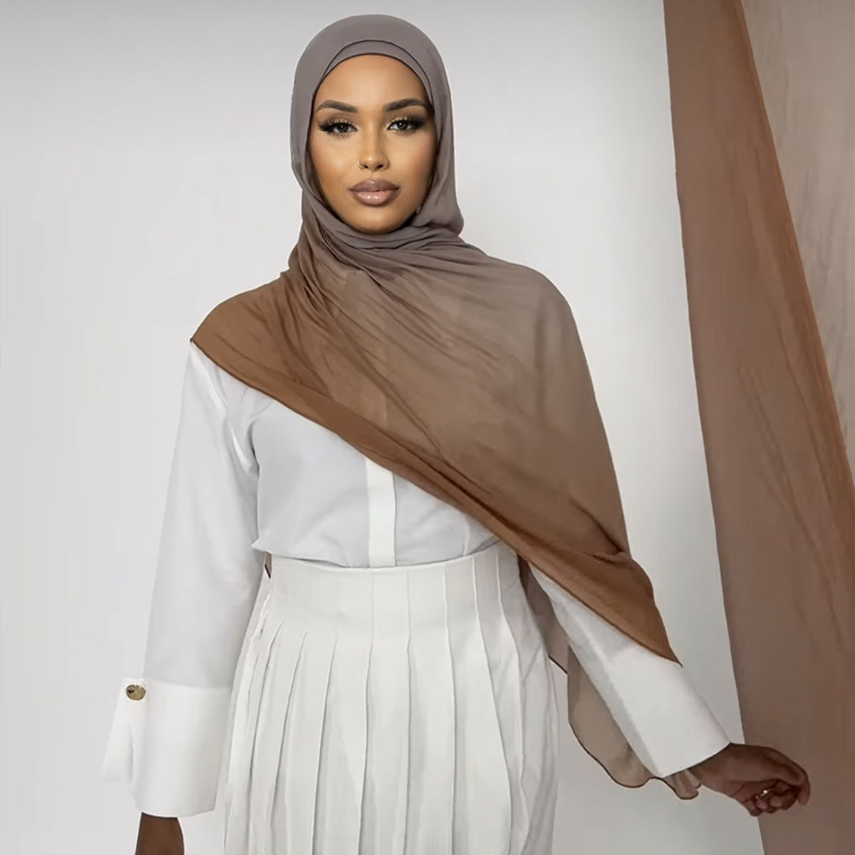 YZ233 Bufanda tipo chal de ala ancha, fina, pintada a mano y de color degradado, de modal de alta calidad