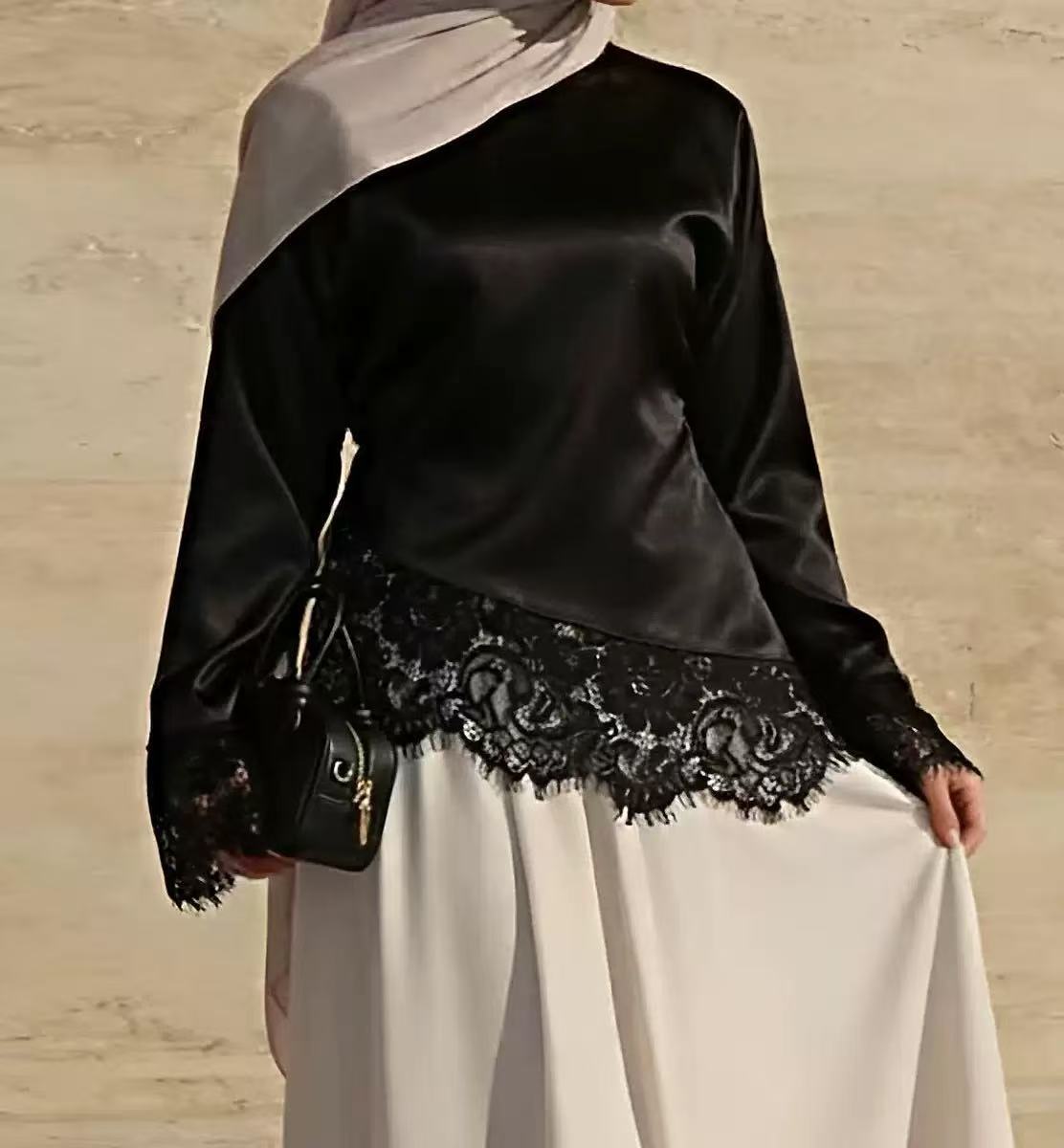 B3788  Round Neck Plain Long Sleeve Irregular Hem Lace Trim Base Layer Top