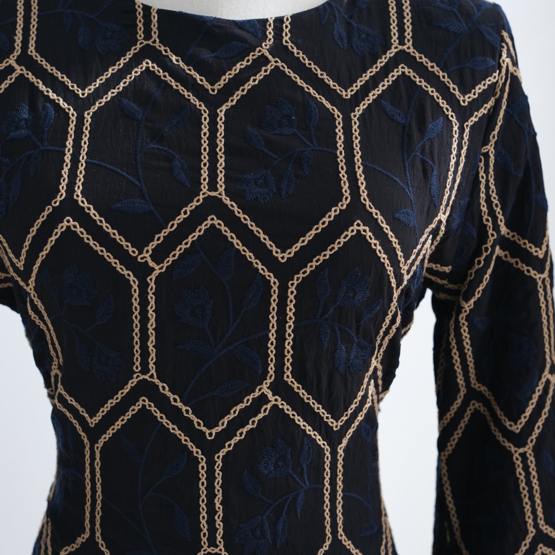 LR1095  Women's Plus Size Long Sleeve Full Embroidery Dress