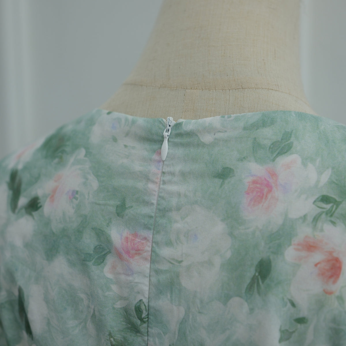 LR1373  Elegant Floral Center Print Double-Layer Polyester Tie Waist Dress