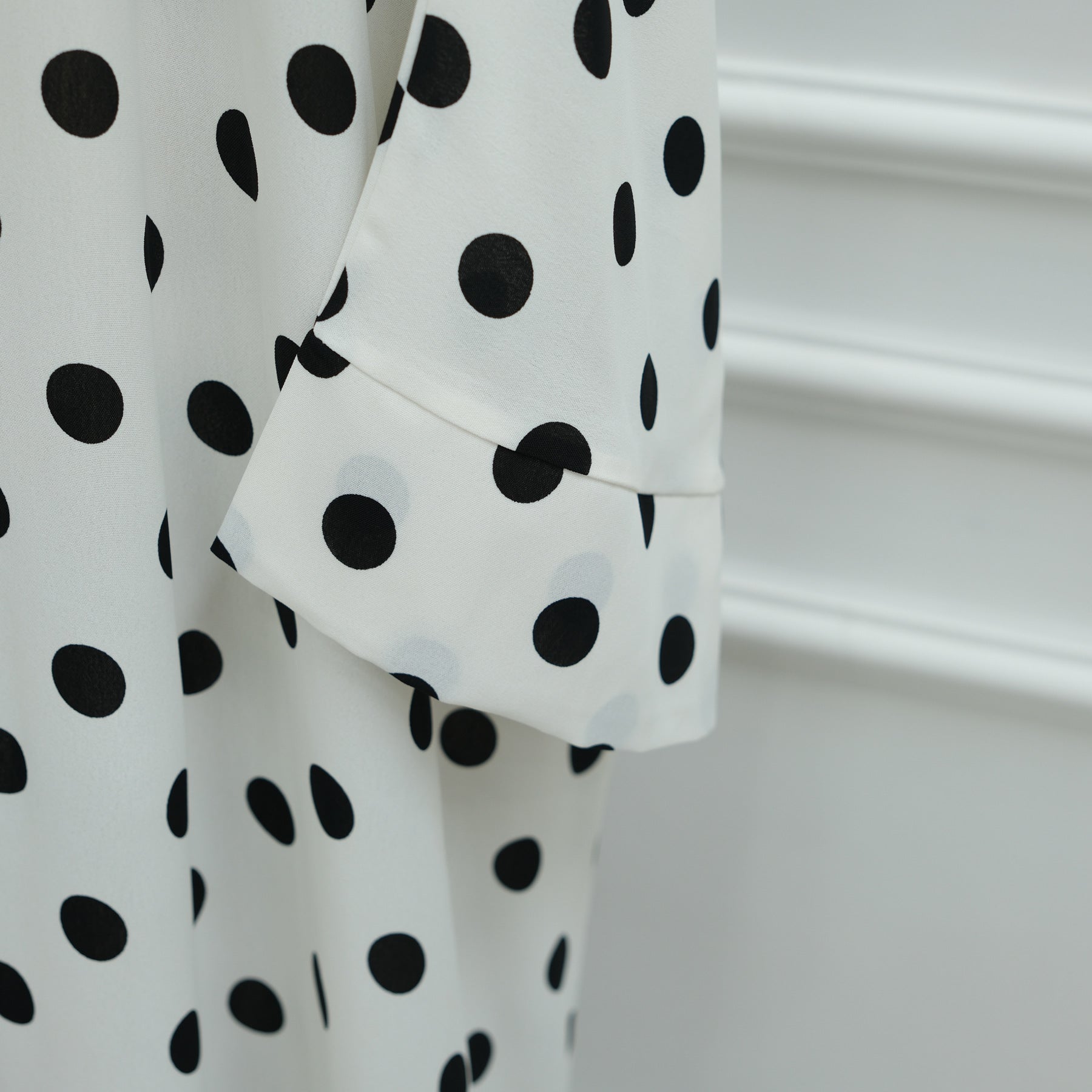 LR1119  Women's Vibrant Polka Dot Cardigan & Hijab 2-Piece Set