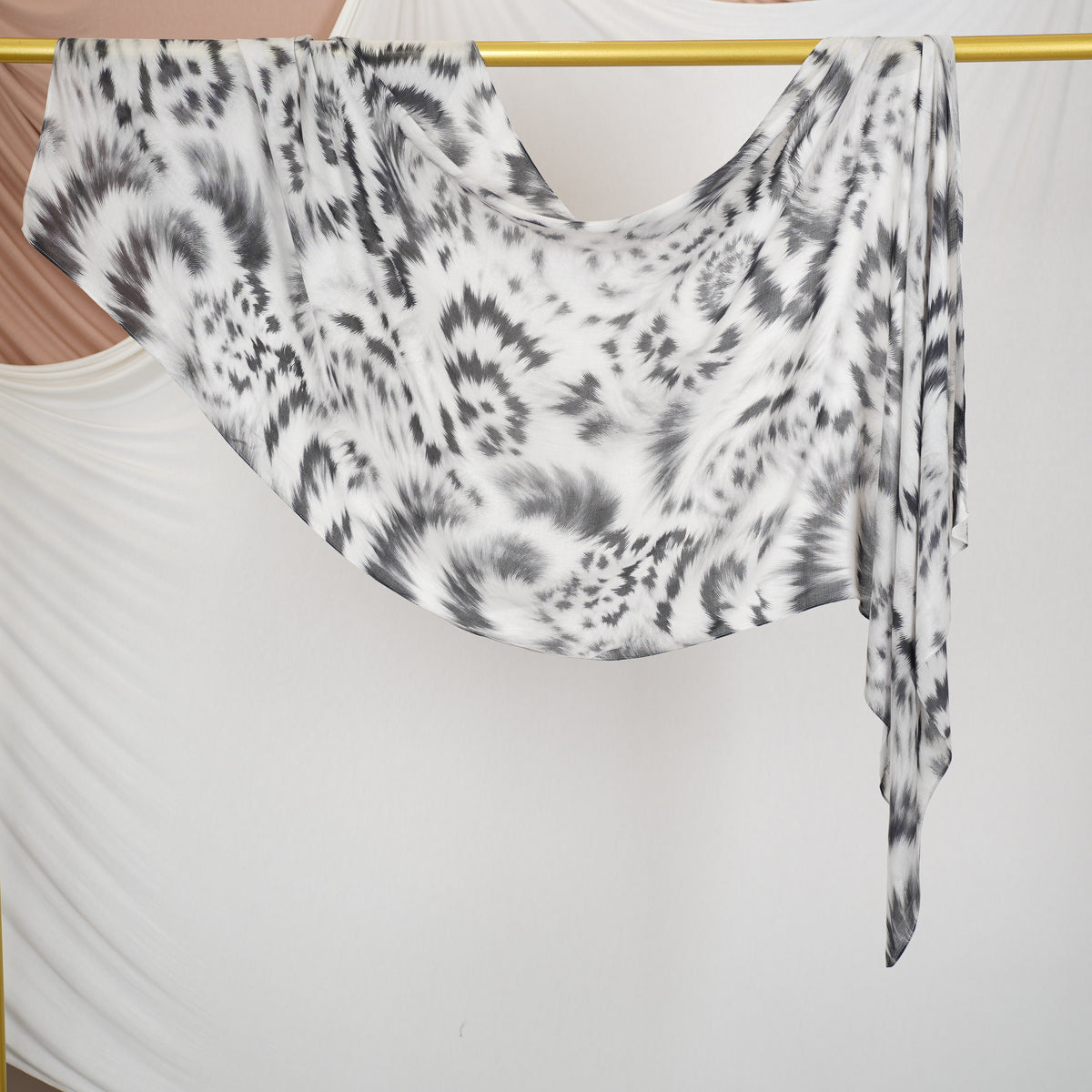 DL003  Double-Sided Modal Printed Single-Stitch Right-Angle Rolled-Edge Hijab