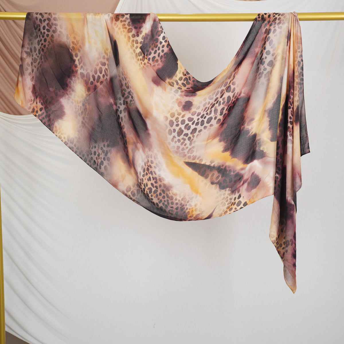 DL003  Double-Sided Modal Printed Single-Stitch Right-Angle Rolled-Edge Hijab