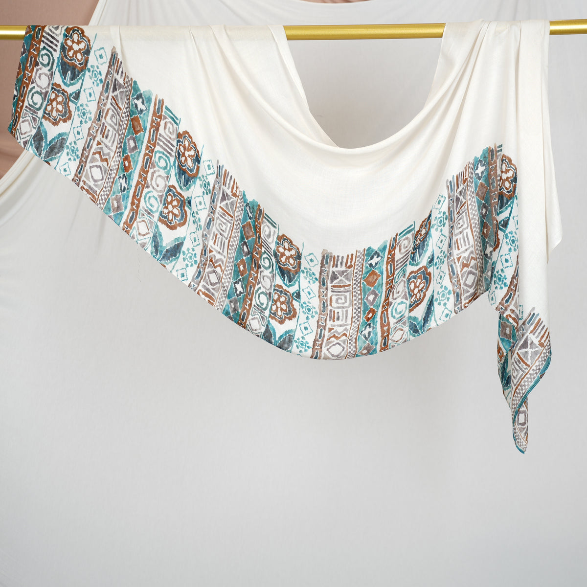 DL003  Double-Sided Modal Printed Single-Stitch Right-Angle Rolled-Edge Hijab