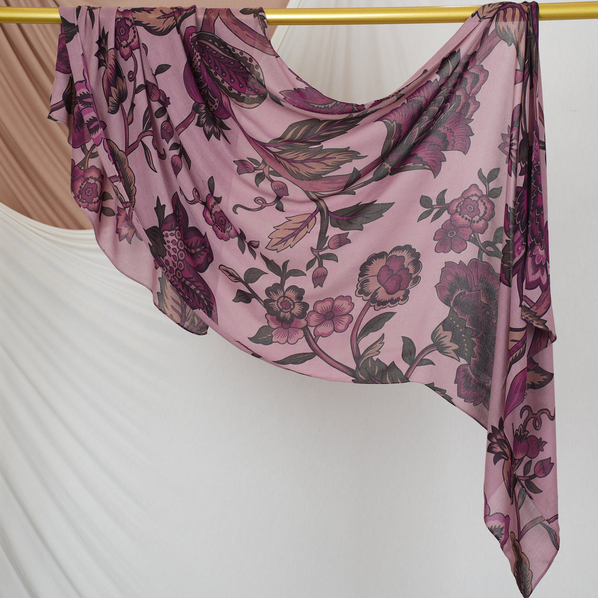 DL003  Double-Sided Modal Printed Single-Stitch Right-Angle Rolled-Edge Hijab