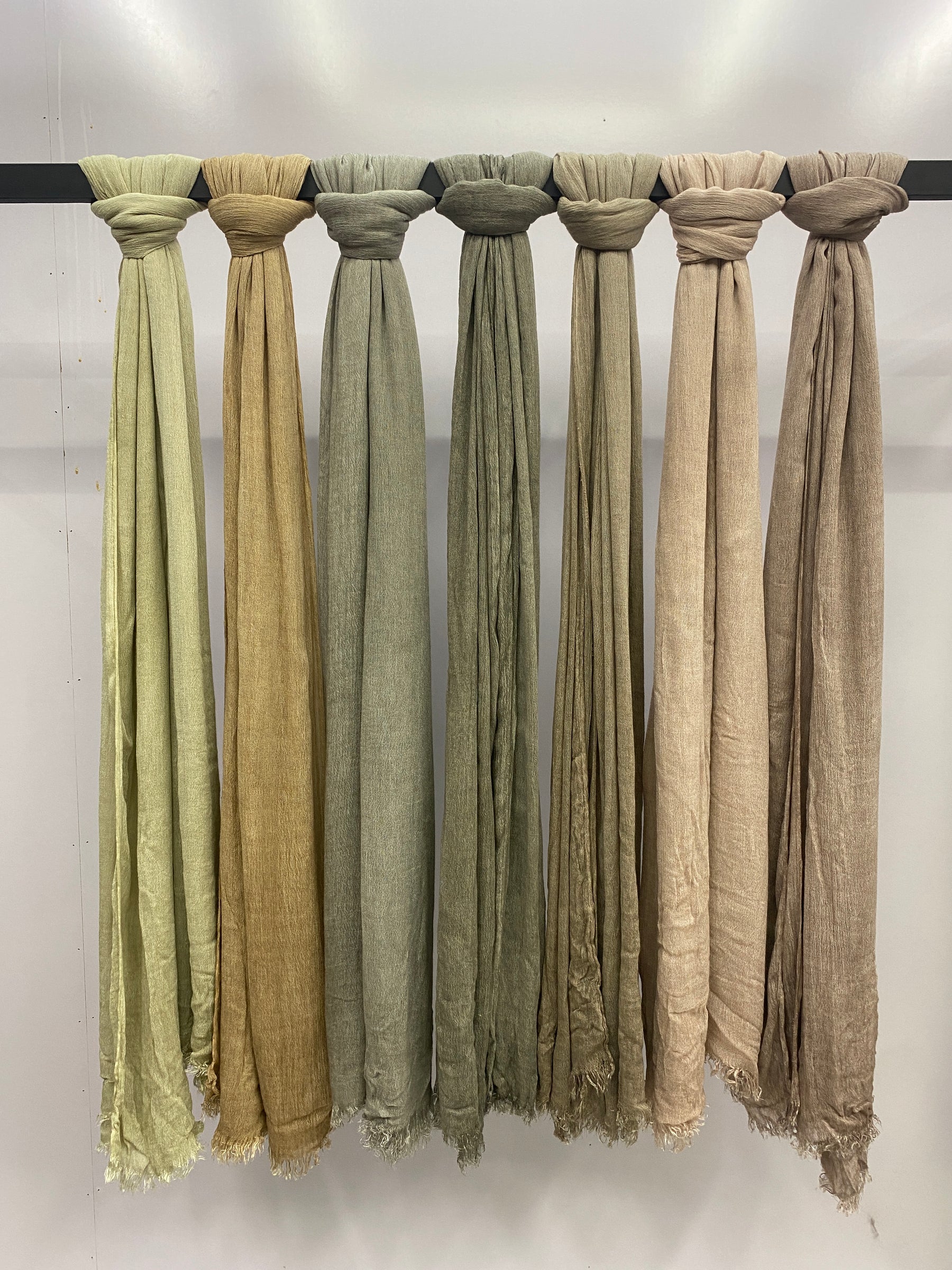 WJ070  Crinkled Rayon Scarf, Finished with Side Fringe