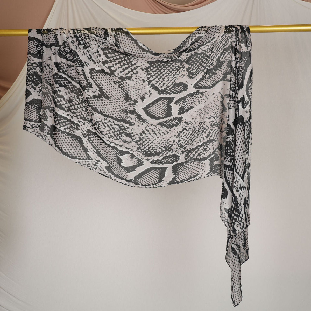 DL002  Double-Sided Modal Printed Single-Stitch Right-Angle Rolled-Edge Hijab