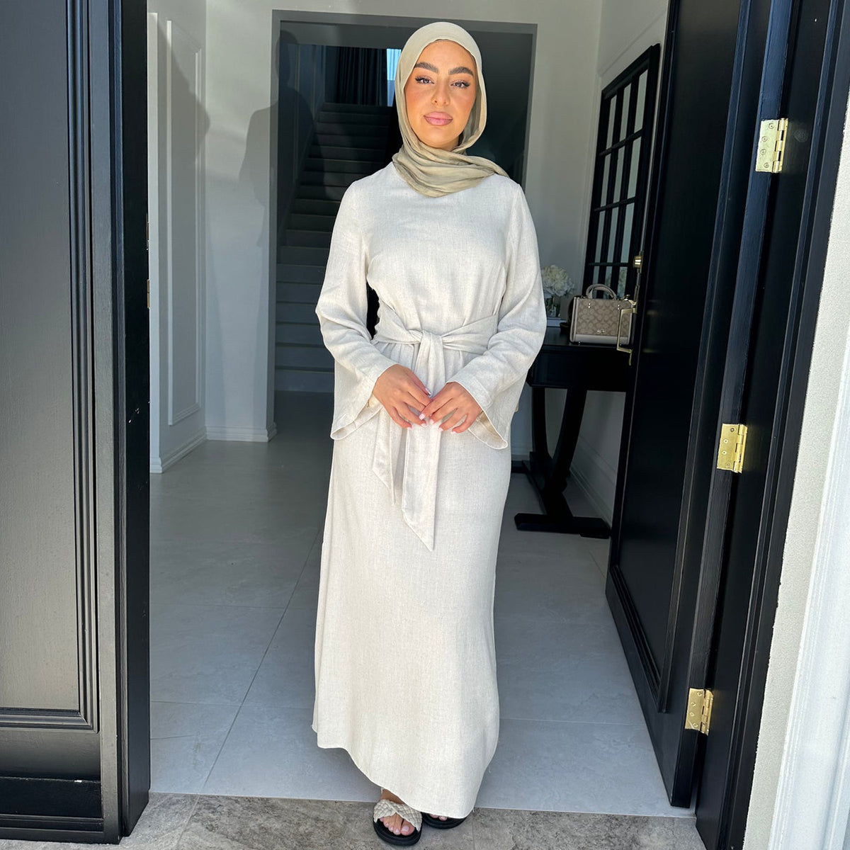 LR936  Fashionable lace-up cotton and linen abaya