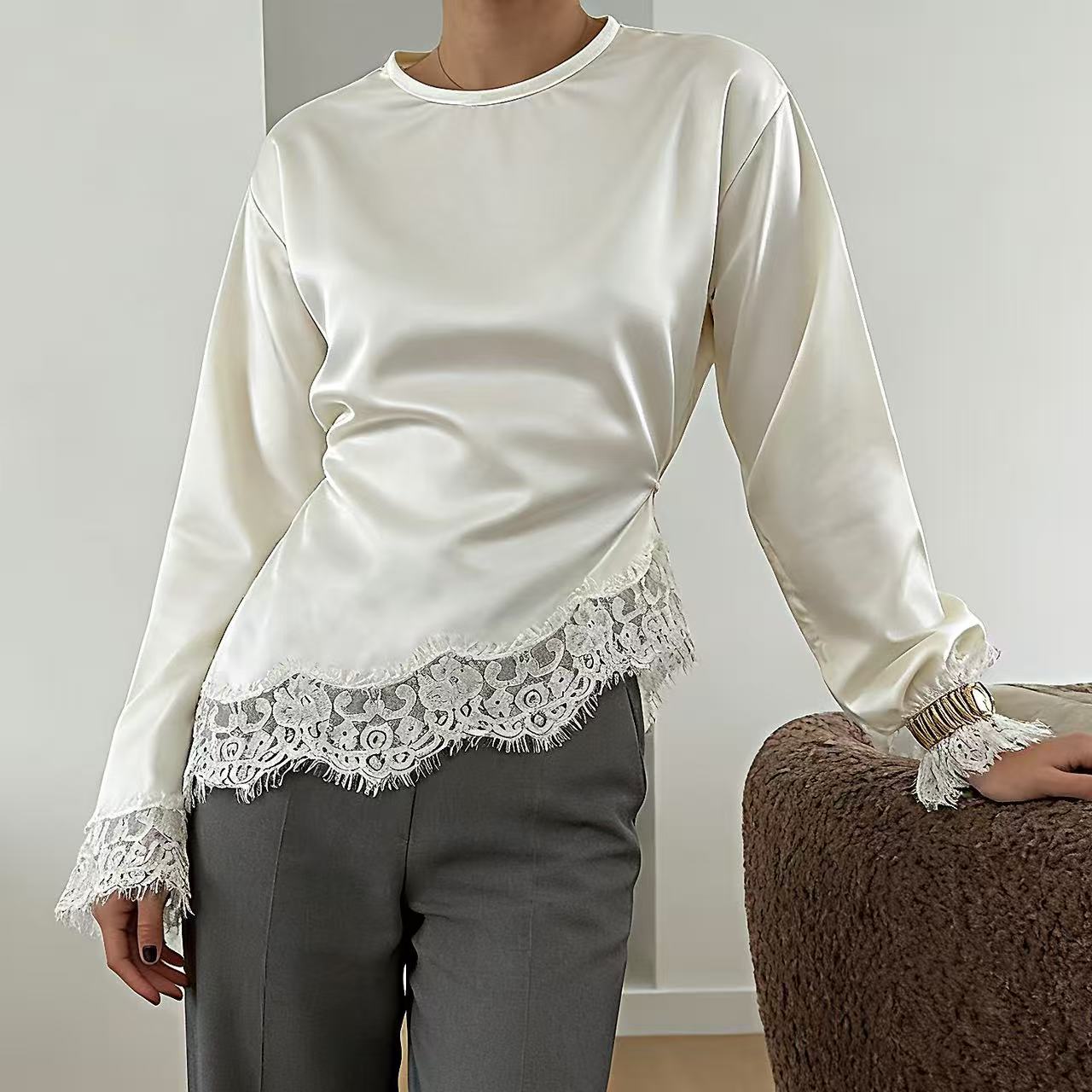 B3788  Round Neck Plain Long Sleeve Irregular Hem Lace Trim Base Layer Top