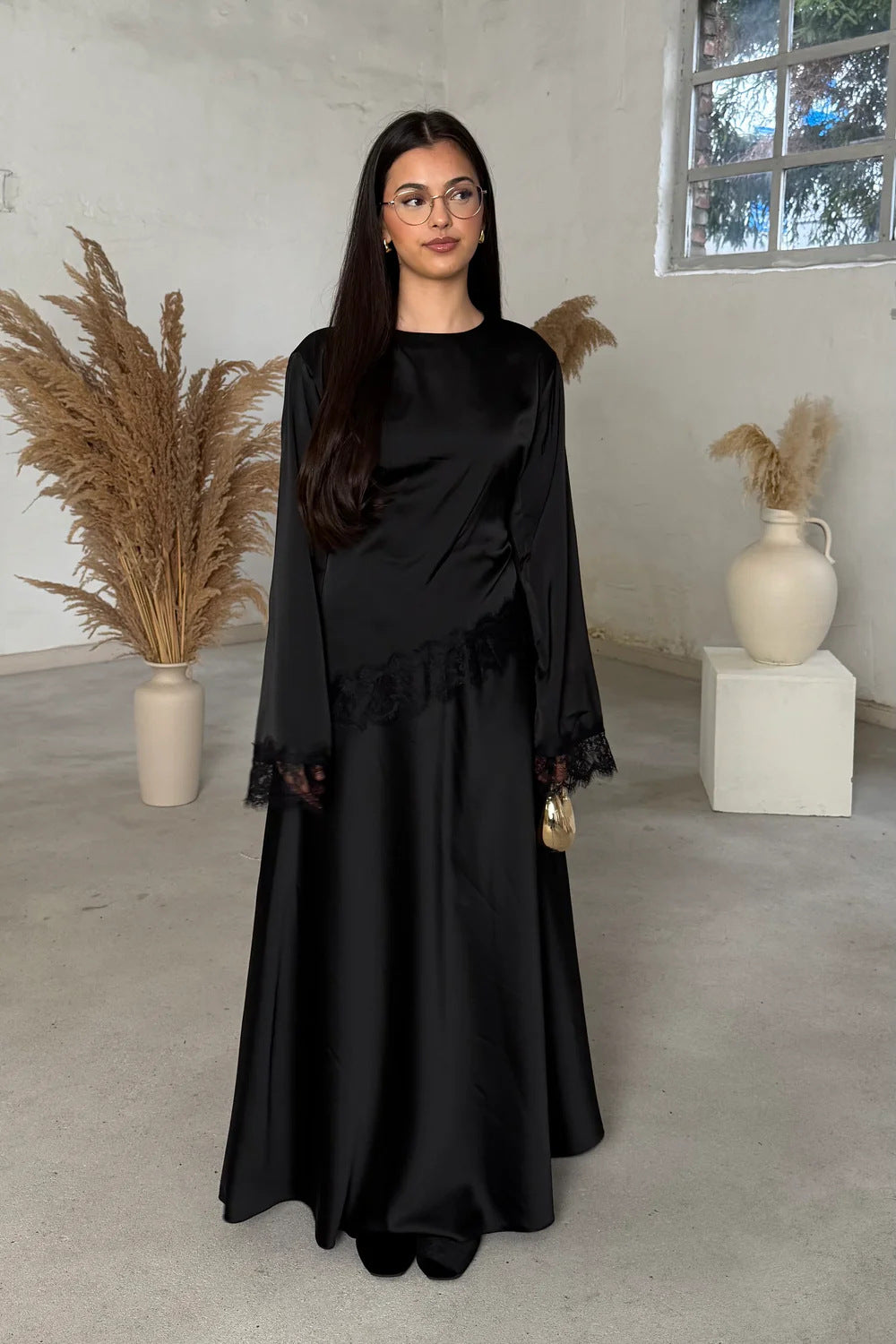 B3788  Round Neck Plain Long Sleeve Irregular Hem Lace Trim Base Layer Top